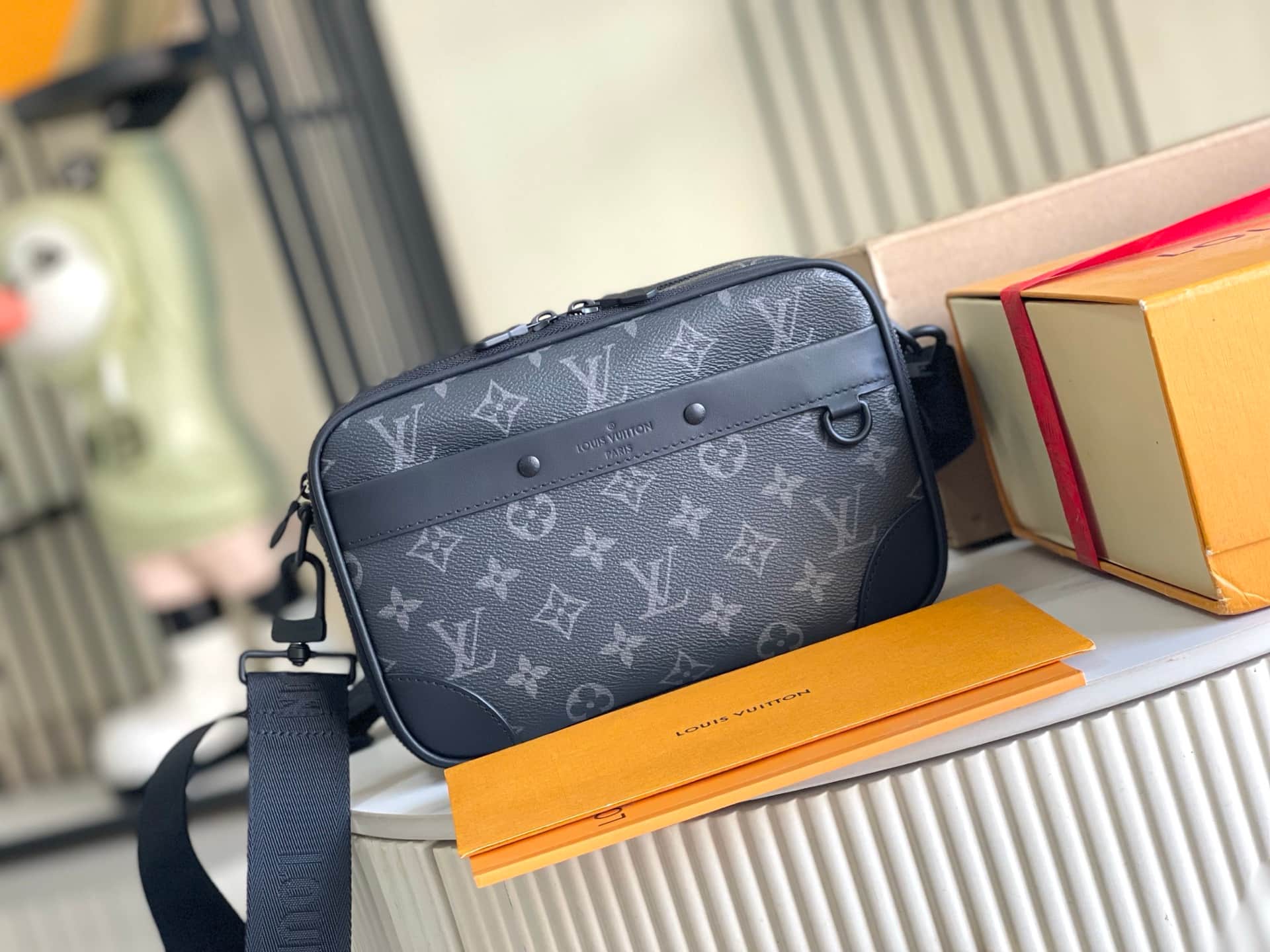 Louis Vuitton Alpha Messenger Monogram Eclipse coated canvas M46955 TOP
