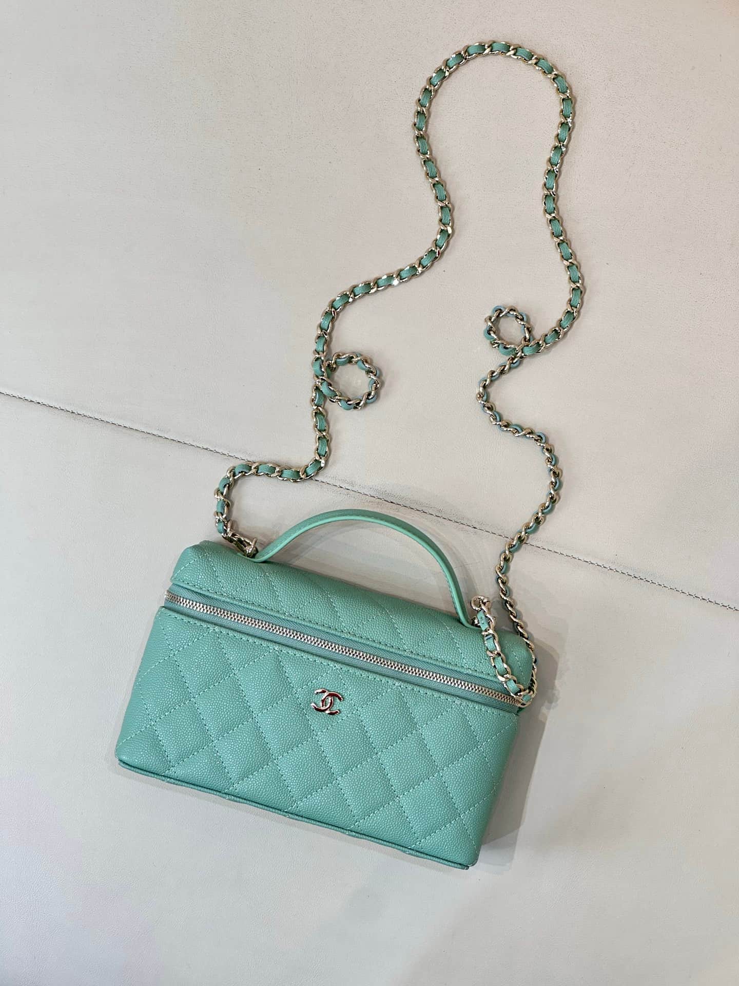 Chanel Classic Vanity with Chain Grained Calfskin & Gold-Tone Metal Green AP4385 TOP
