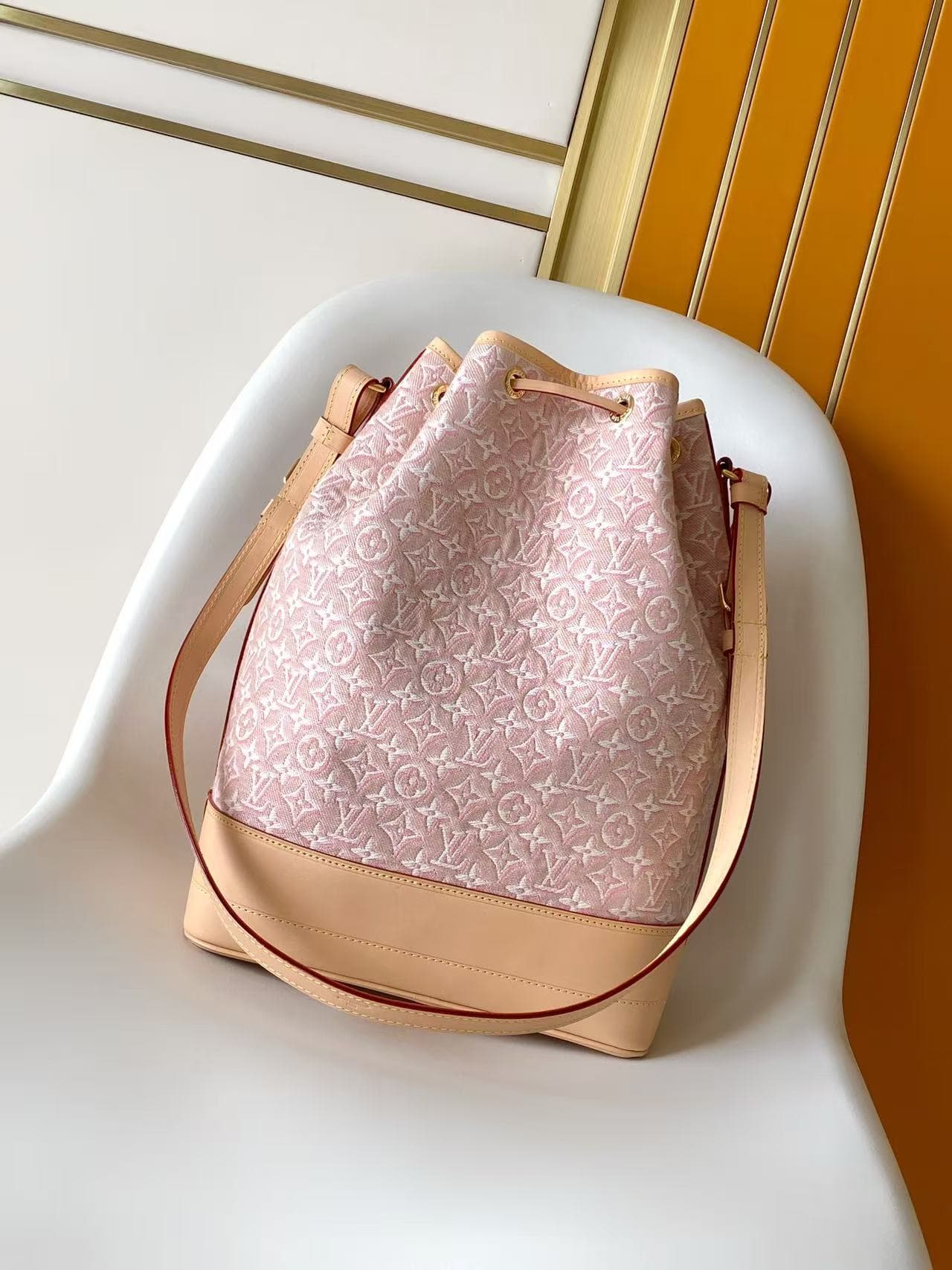 Louis Vuitton Noé Monogram Emblème Rose Ruban M28714 High