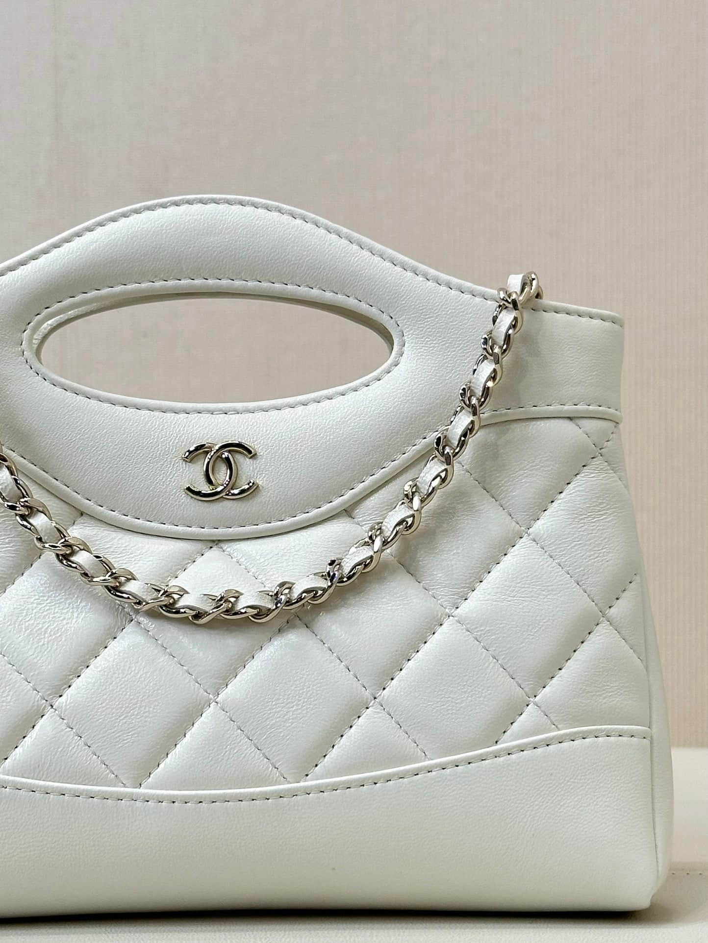 Chanel Clutch with chain Lambskin & Gold-Tone Metal AP3656 White TOP