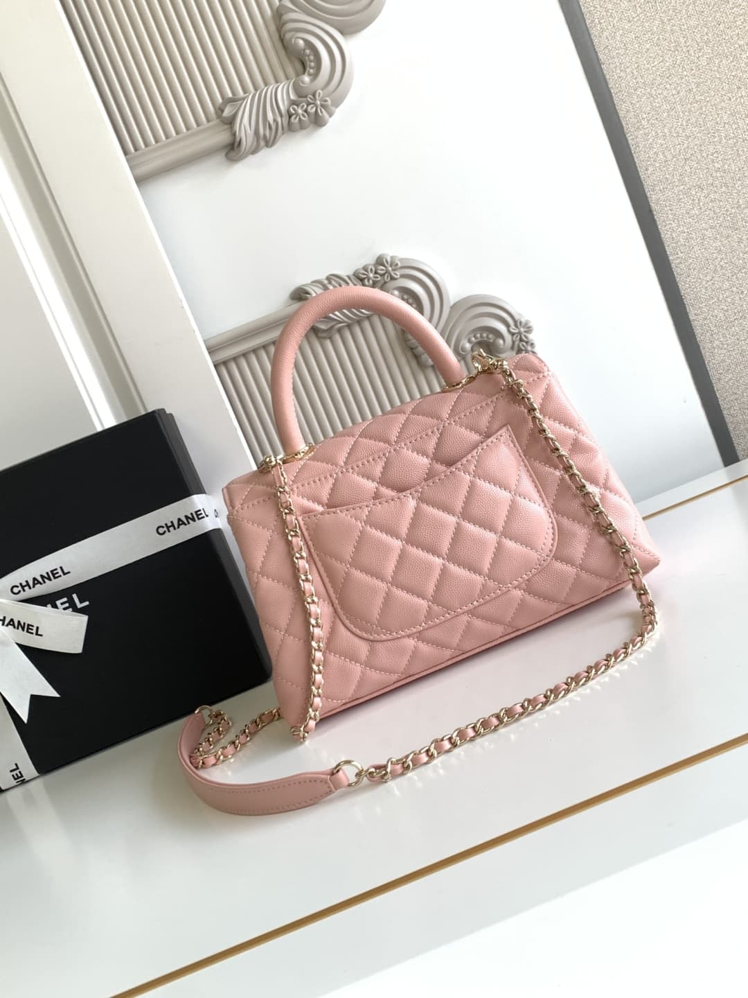 FLAP BAG WITH TOP HANDLE Grained Calfskin & Gold-Tone Metal A92990 Pink Binding A