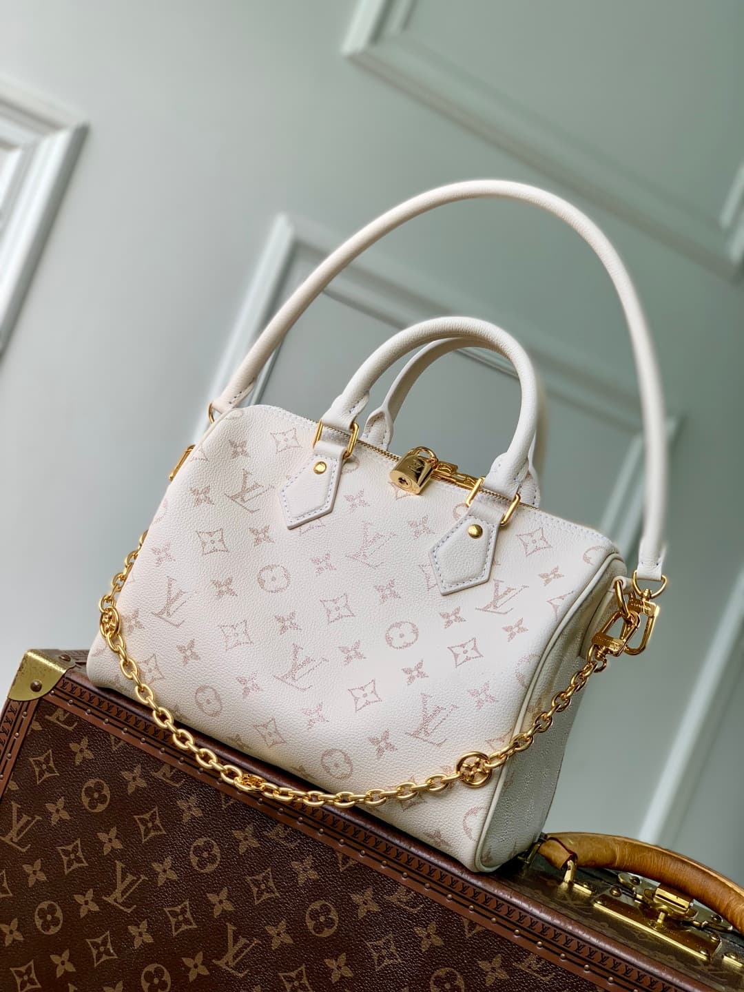 Louis Vuitton Speedy Bandoulière 25 Monogram leather M26690 White High