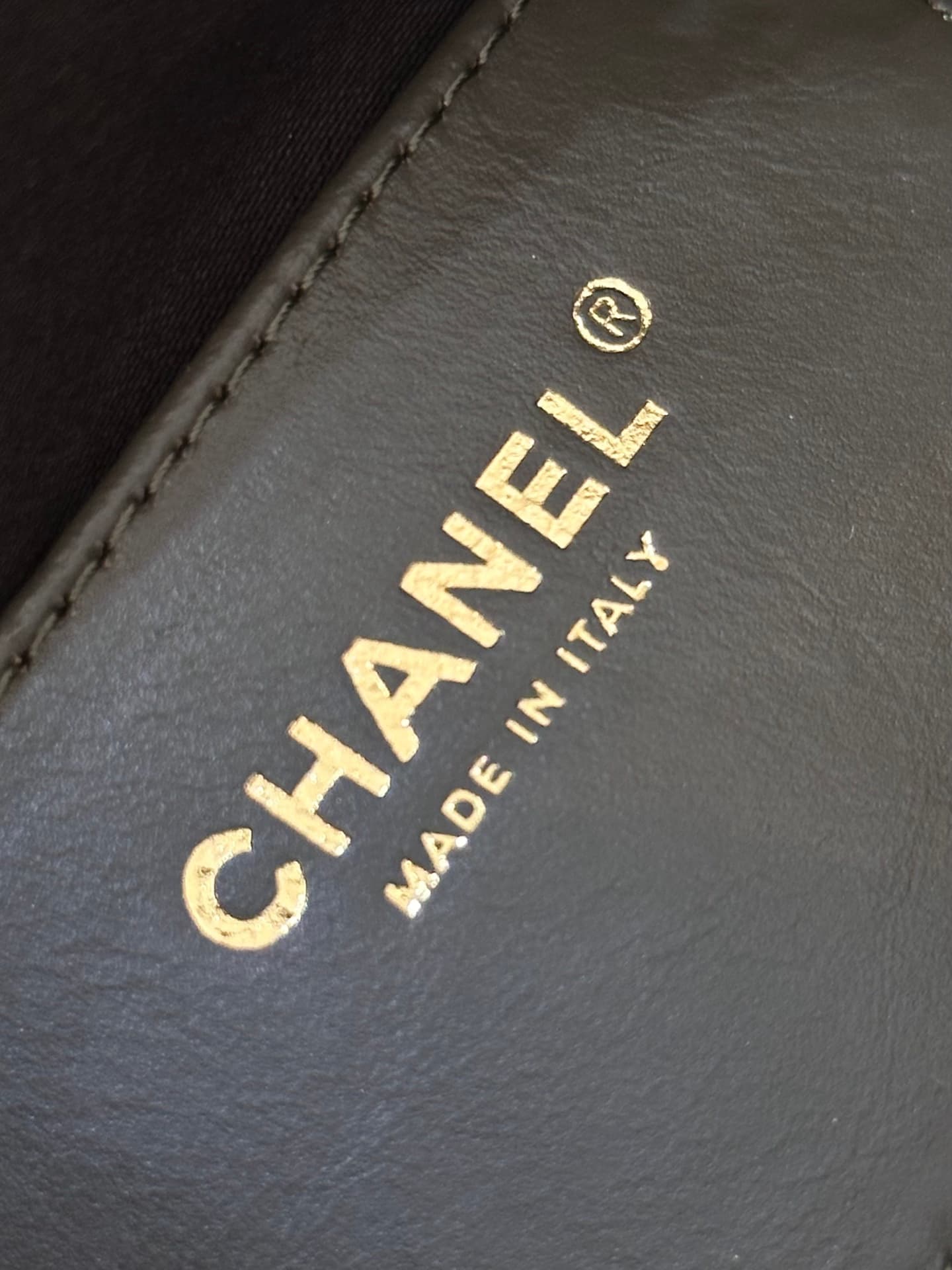 Chanel 25 Small Hobo handbag AS5293 Grained Calfskin & Gold-tone Metal Dark Brown TOP