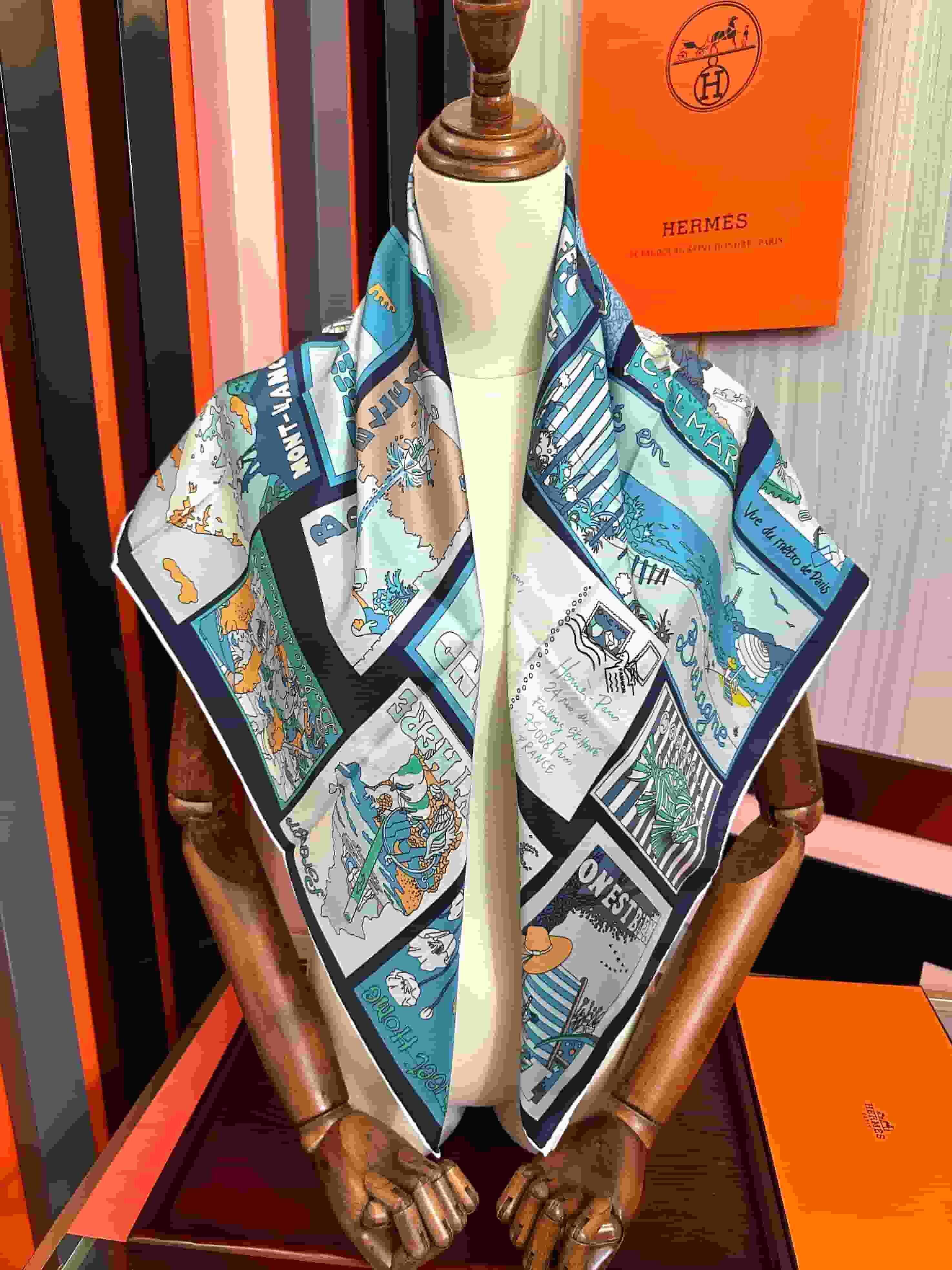 Hermès On Est Bien Ici! Scarf