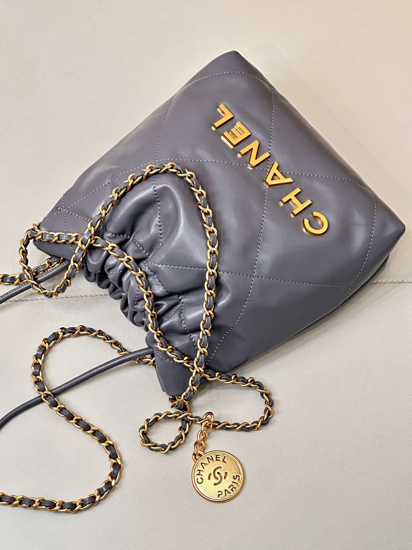 Chanel 22 MINI HANDBAG Shiny Calfskin Grey & Gold-Tone Metal AS3980 TOP