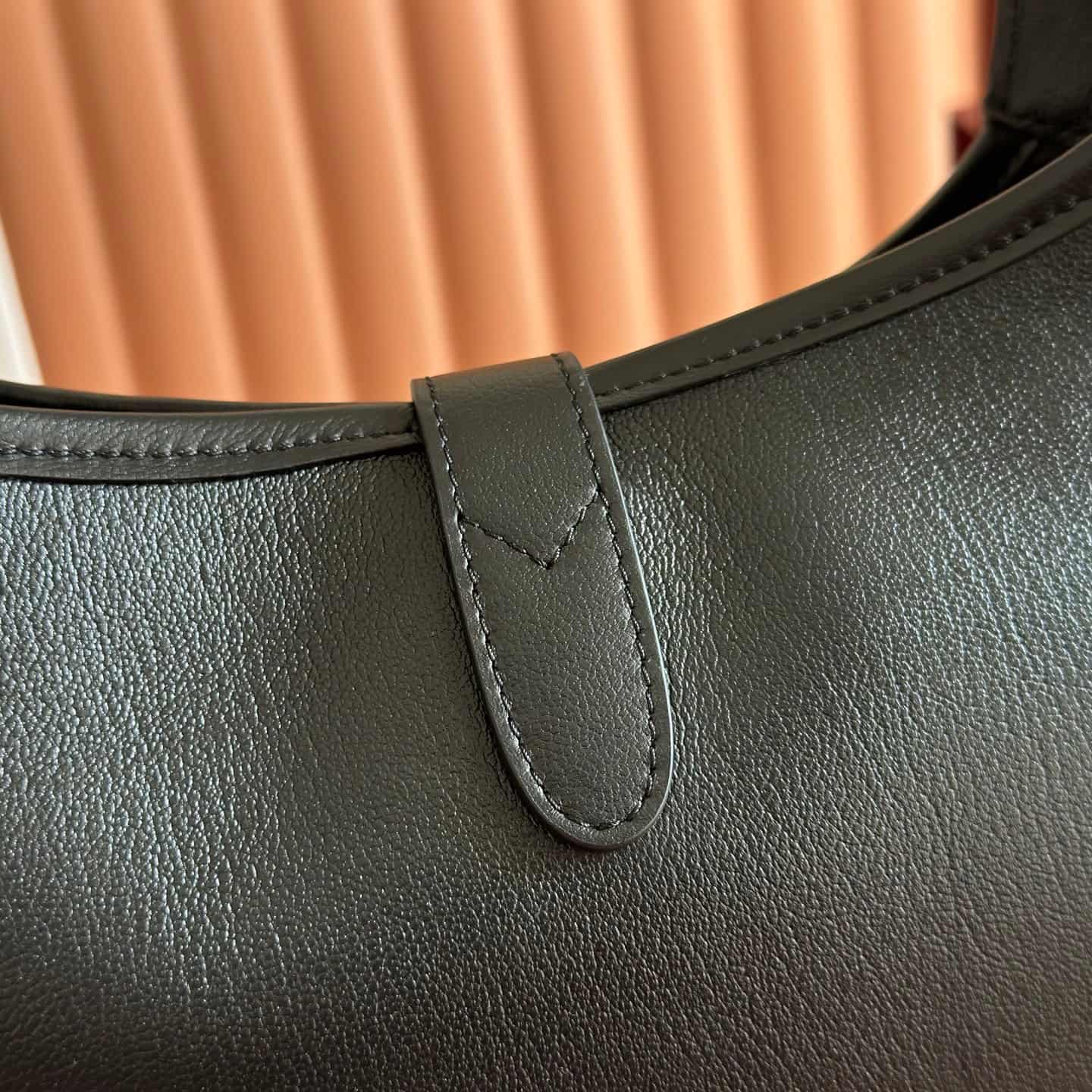 Gucci Jackie 1961 medium shoulder bag Black soft grainy leather ‎863136 High