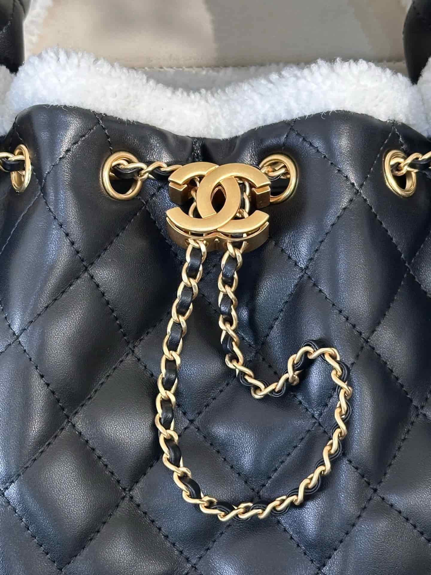Chanel 25 Small Hobo handbag AS5293 Lambskin with crumpled sheepskin shearling&Gold-tone Metal Black TOP
