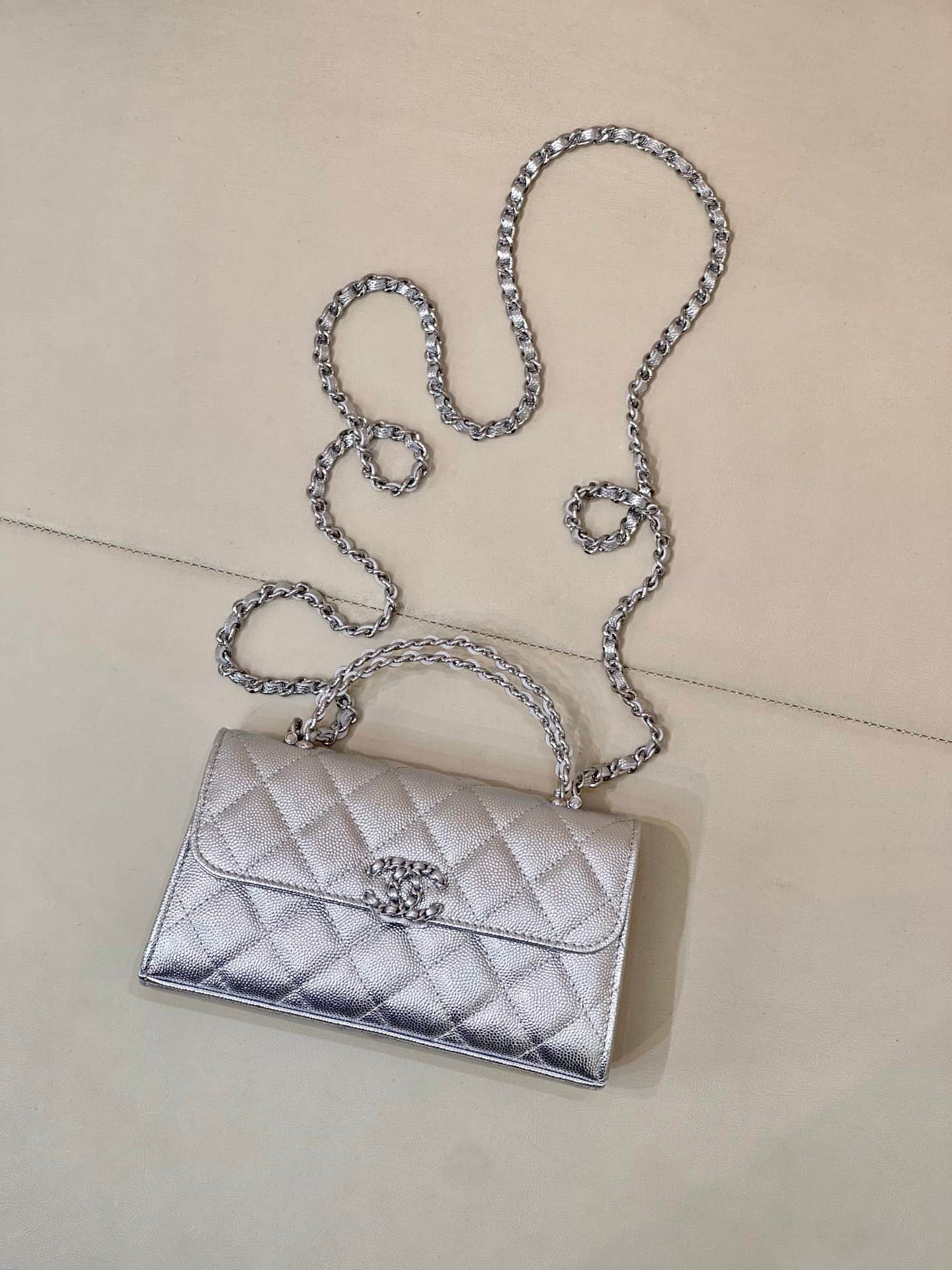 Chanel Clutch with chain Grained Calfskin&Silver-Tone Metal Silver AP3238 TOP