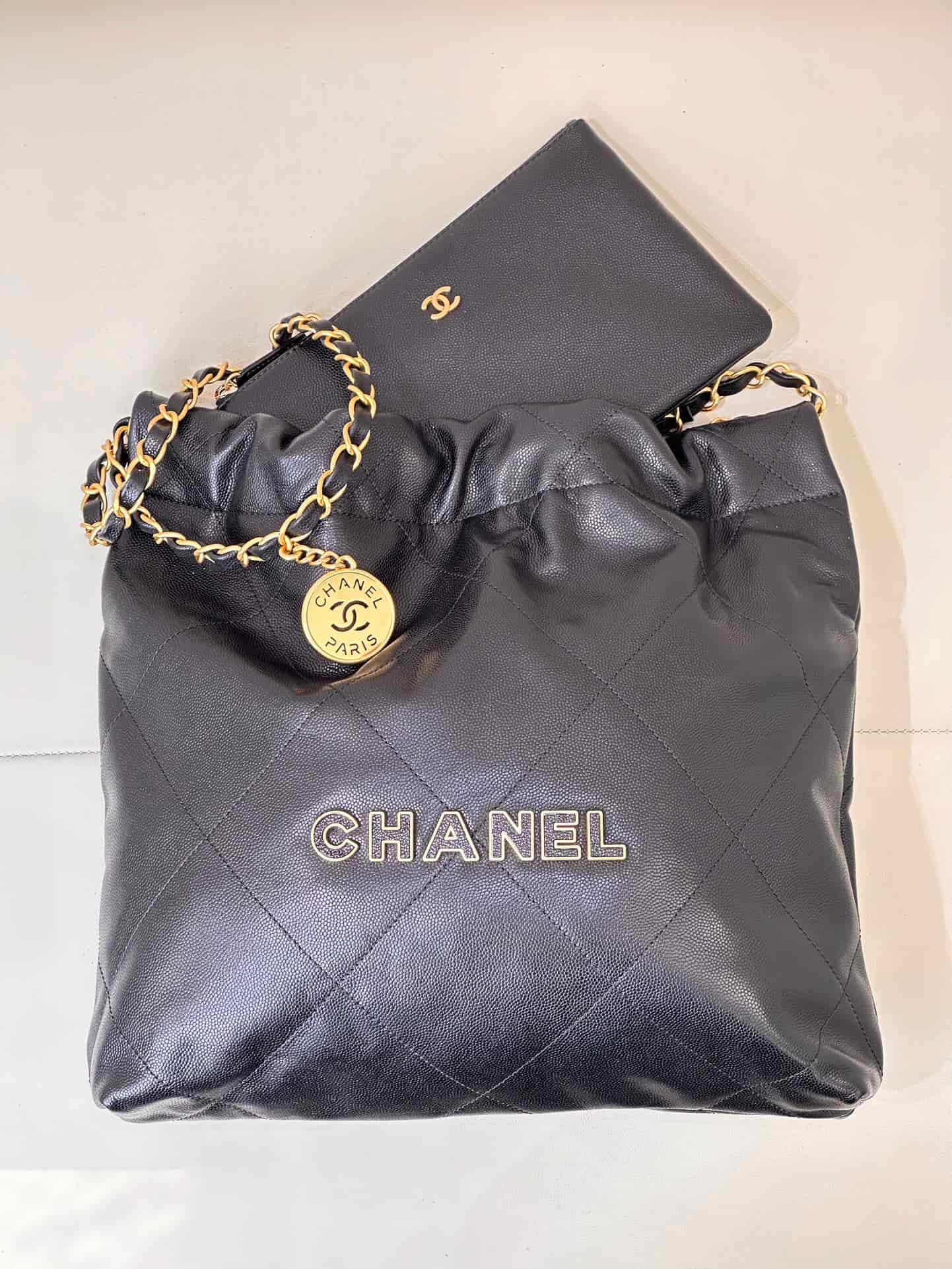 Chanel 22 Small handbag Shiny calfskin & gold-tone metal AS3260 Black TOP