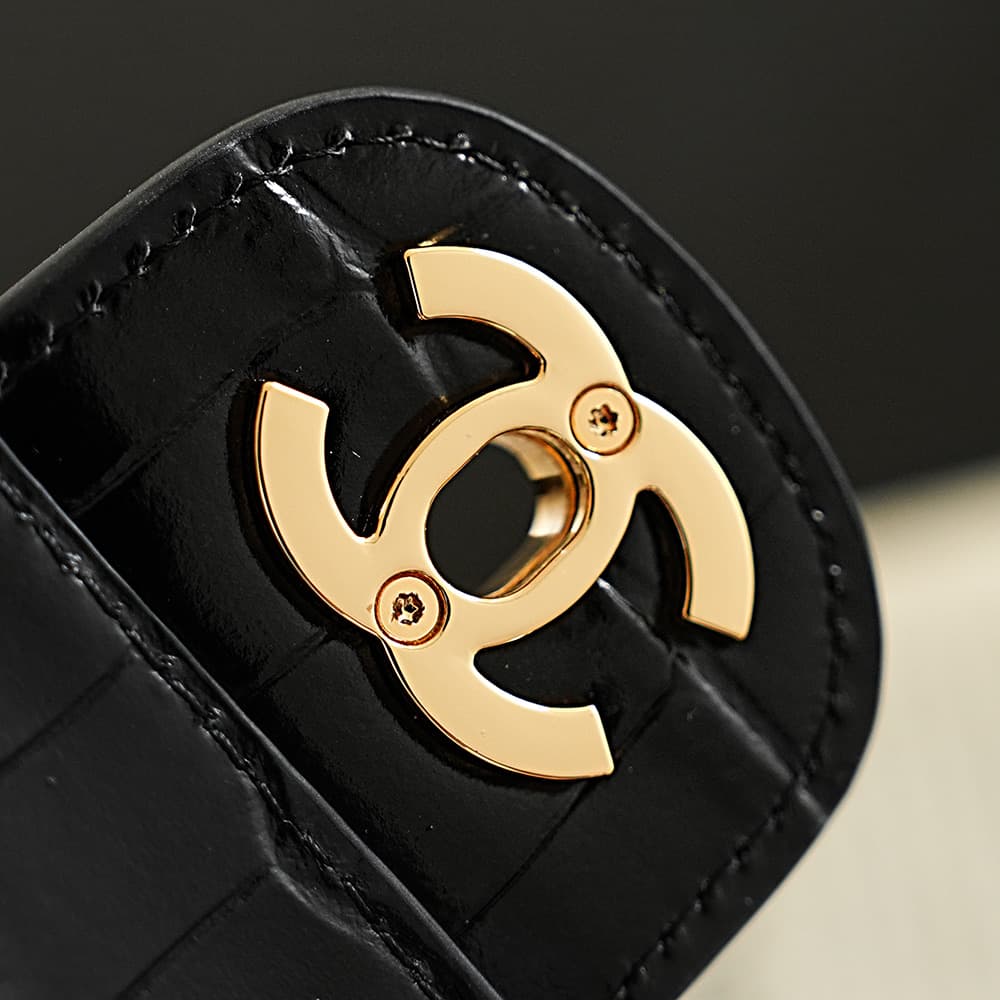 Chanel Maxi Flapbag Crocodile Embossed Calfskin& Gold-Tone Metal Black AS6231 A