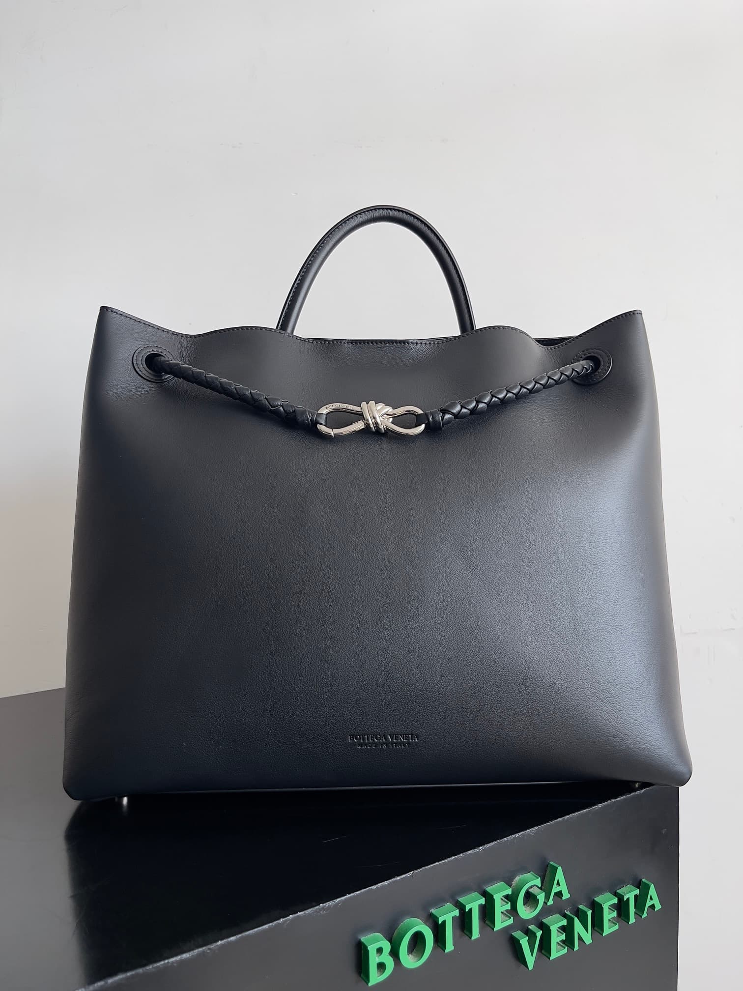 BV Andiamo Large tote bag in black calfskin leather TOP