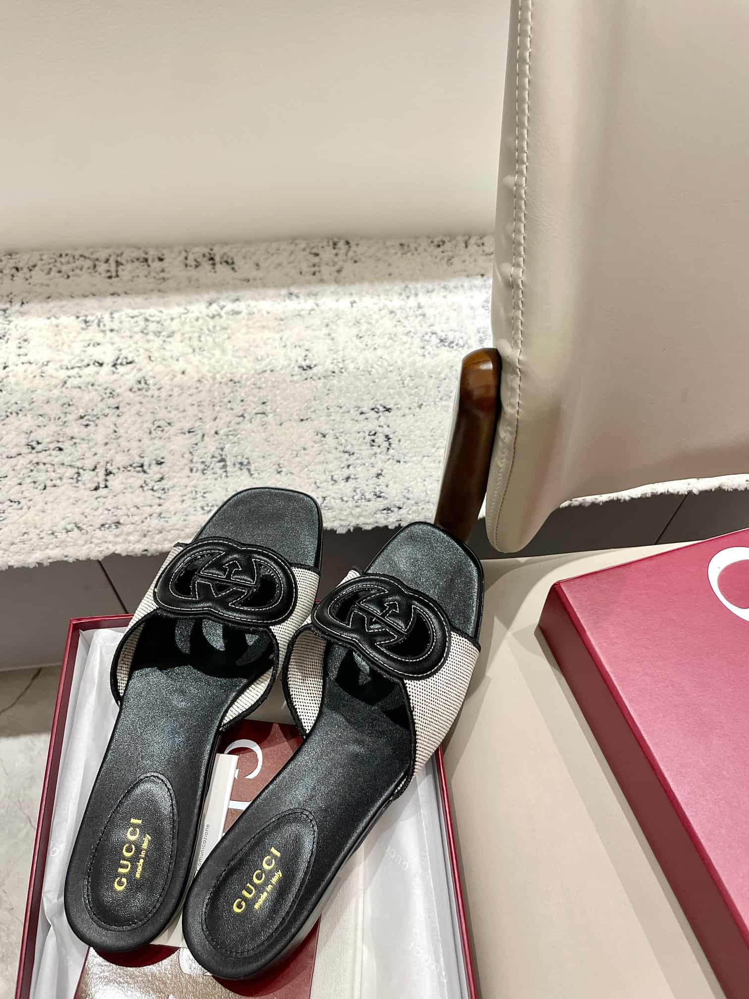 Gucci Women's slide sandal with Interlocking G