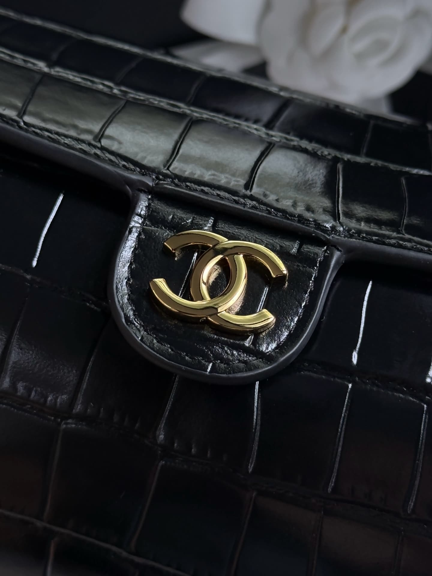 Chanel Clutch with chain Crocodile Embossed Calfskin & Gold-Tone Metal AP5294 Black High
