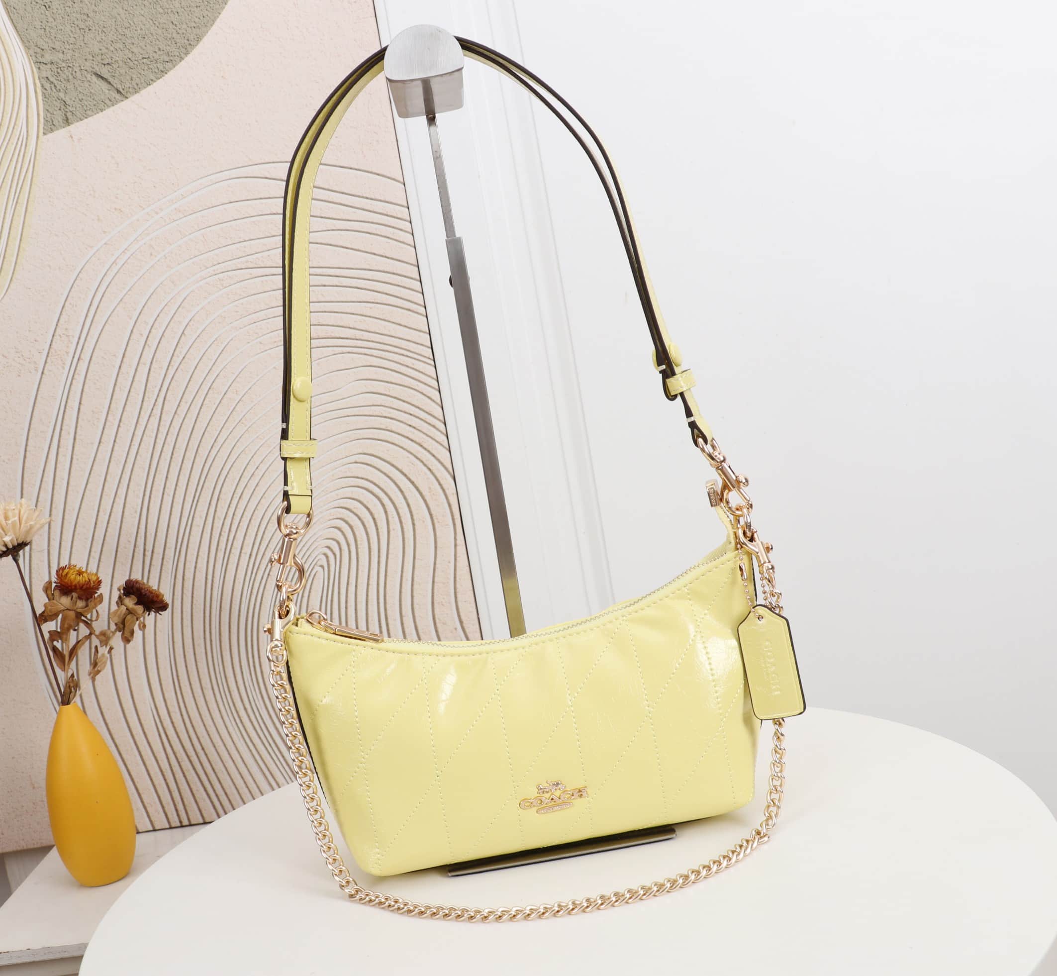 Coach Caitlin Shoulder Bag With Quilting Glazed leather/Gold/Soft Yellow High