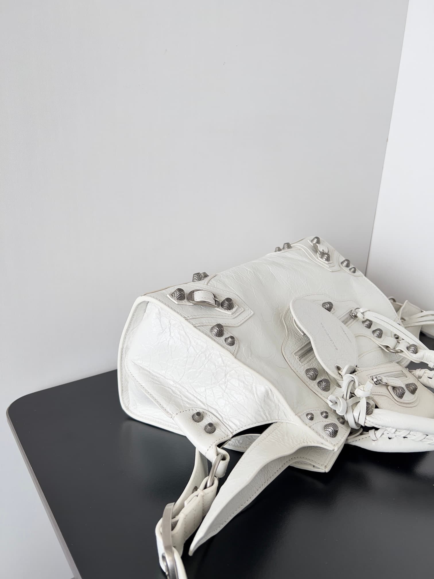 Balenciaga Medium Neo Cagole City bag in White lambskin leather High