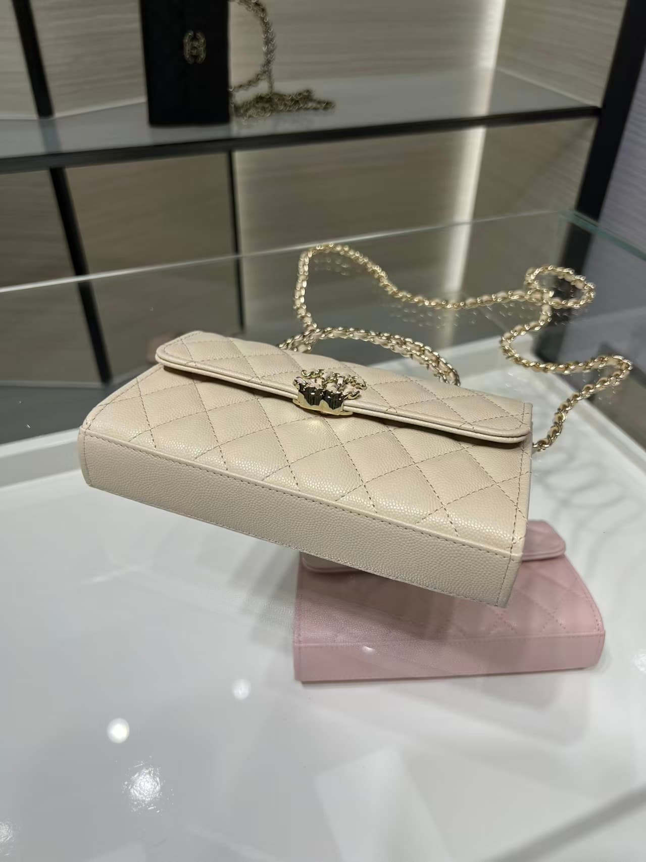 Chanel CLUTCH WITH CHAIN AP3238 Grained Shiny Calfskin & Gold-Tone Metal Beige A