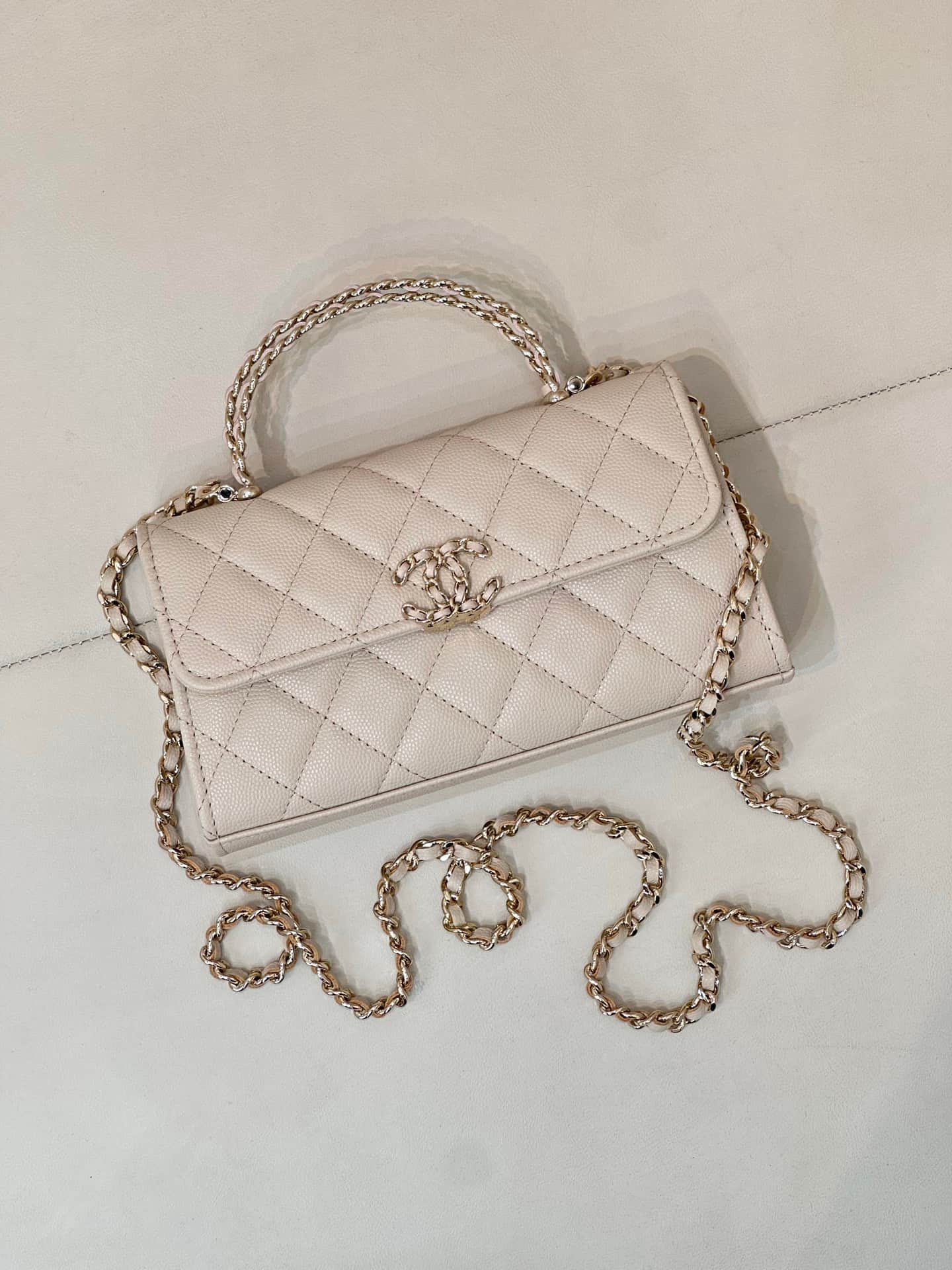Chanel Clutch with chain Grained Calfskin&Gold-Tone Metal Beige AP3238 TOP