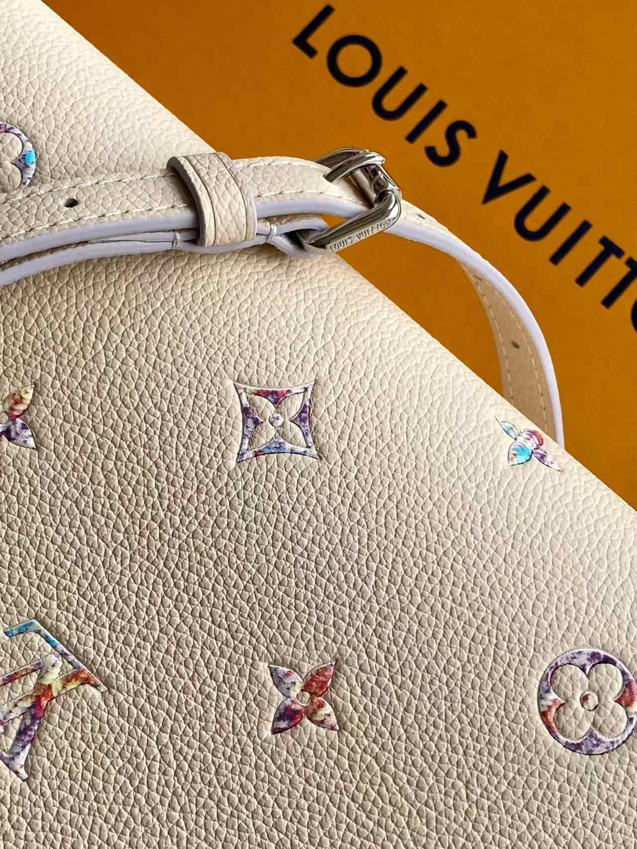 Louis Vuitton OnTheGo PM Link Quartz Embossed cowhide leather M29976 High