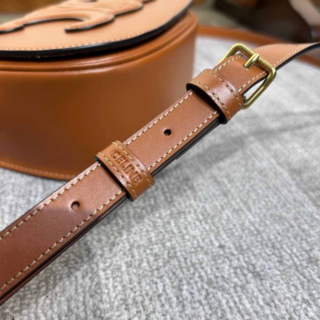 CELINE Folco Cuir Triomphe Shoulder Bag in Caramel Calfskin Leather High