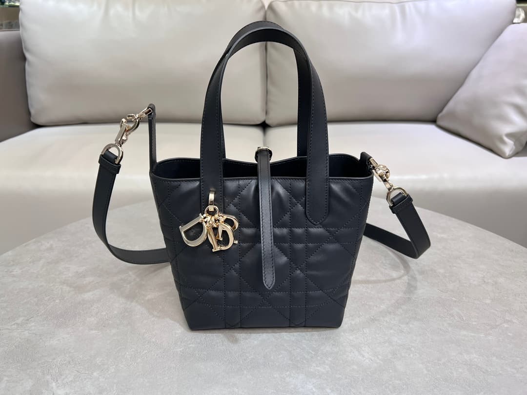 Small Dior Toujours Vertical Tote Bag Black Macrocannage Calfskin M2835 High