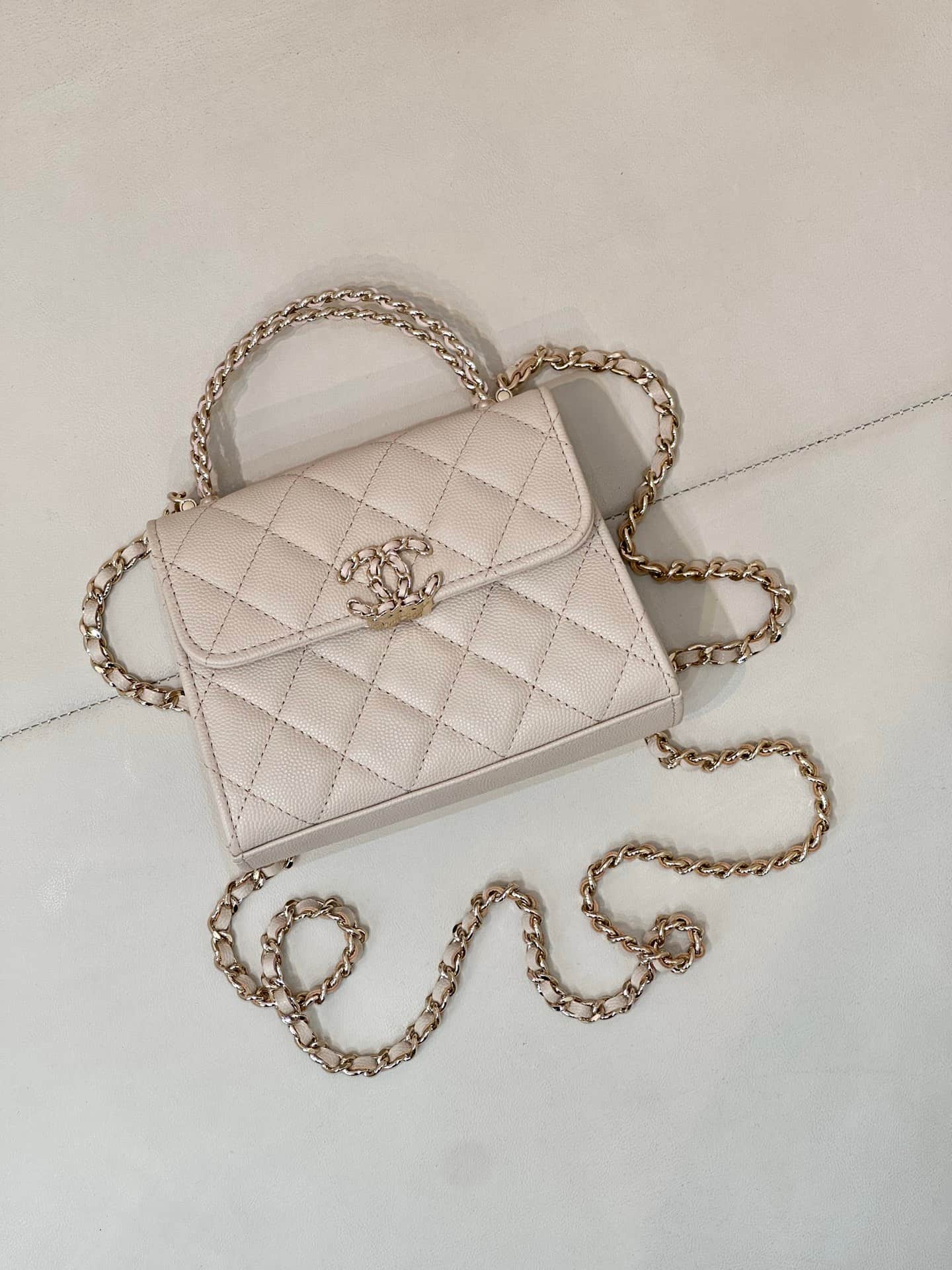 Chanel Clutch with chain Grained Calfskin&Gold-Tone Metal Beige AP3236 TOP