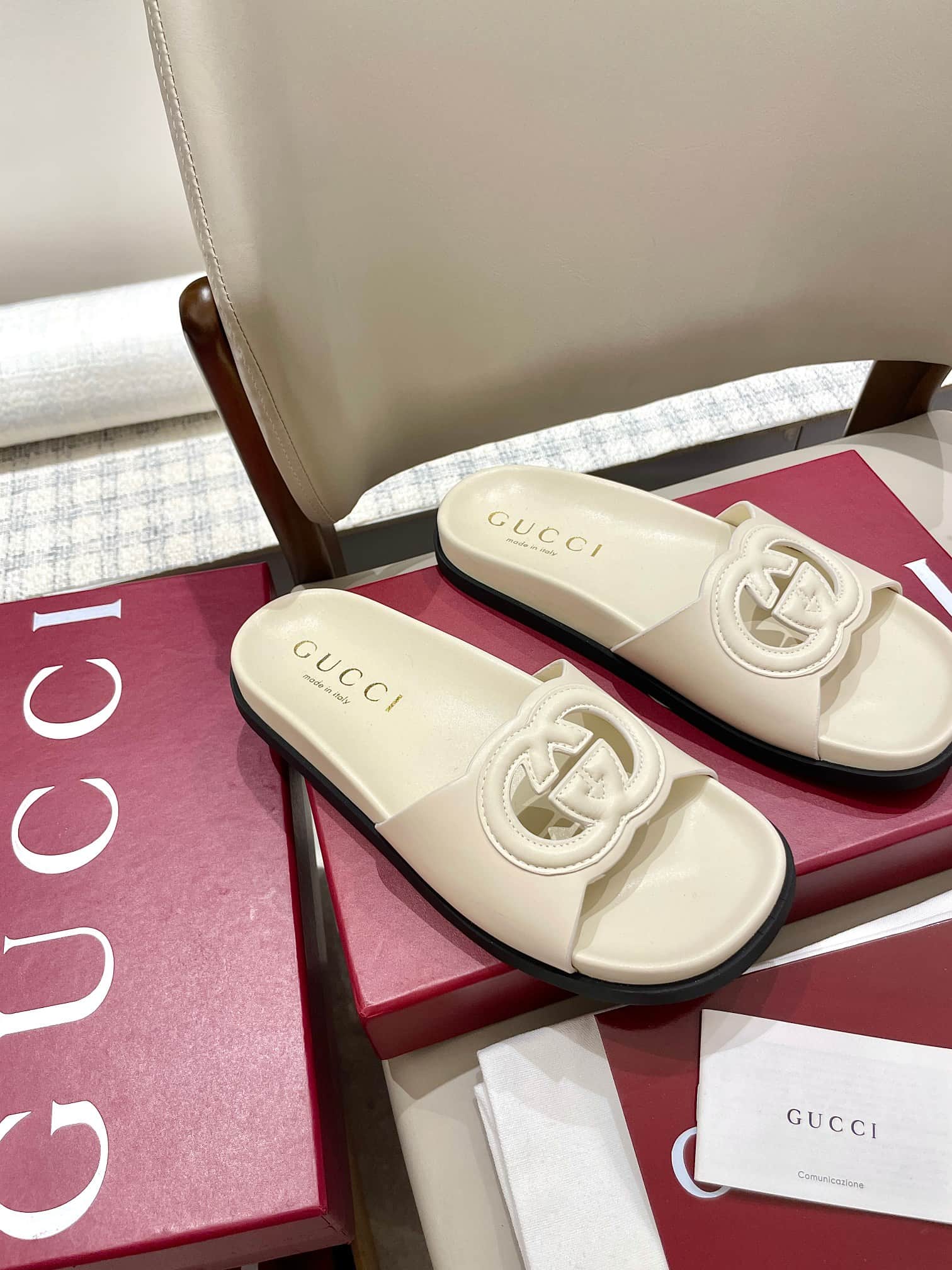 Gucci Women's Interlocking G slide sandal Shoes Women