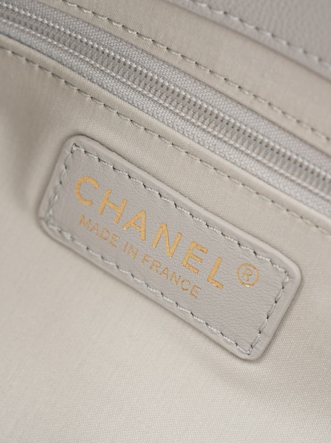 Chanel Maxi Hobo Bag Shiny Lambskin & Gold-Tone Metal AS6139 Light Grey A