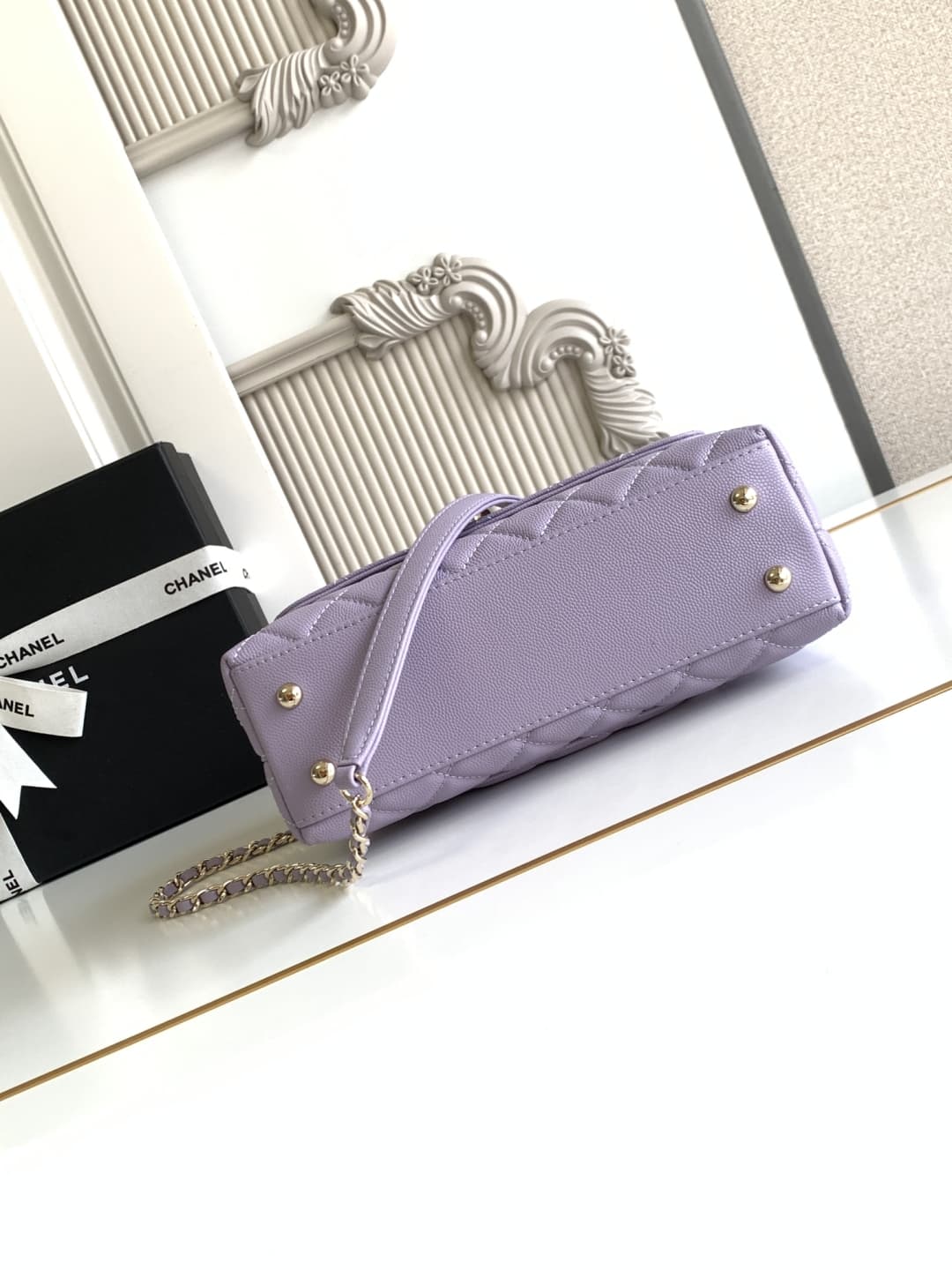 FLAP BAG WITH TOP HANDLE Grained Calfskin & Gold-Tone Metal A92990 Lilac Binding A