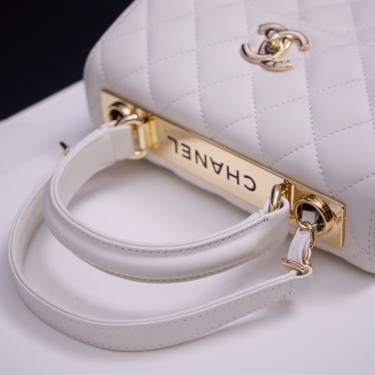 Chanel MINI FLAP BAG WITH TOP HANDLE AS4654 Lambskin &Gold-Tone Metal White A