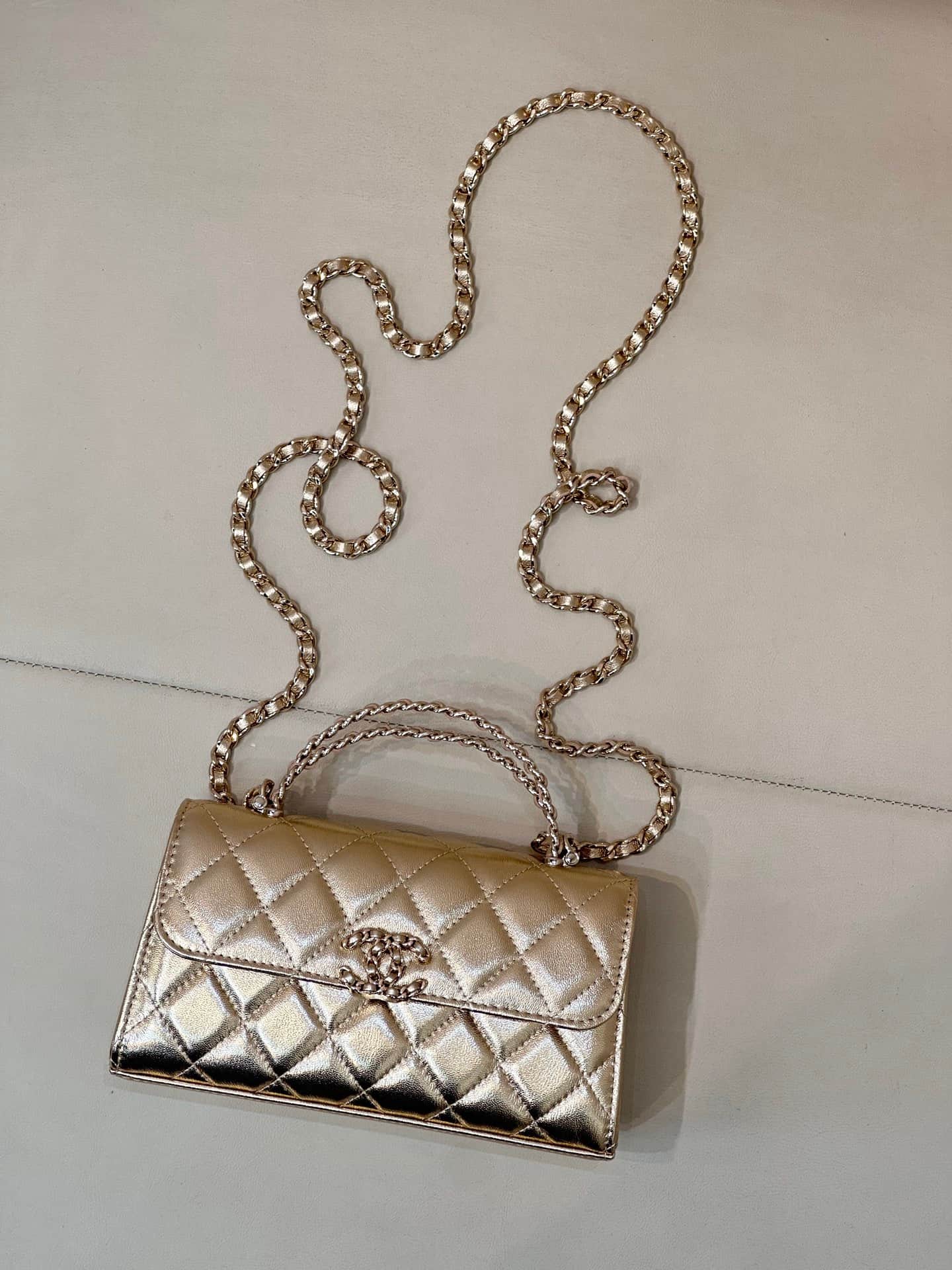 Chanel Clutch with chain Metallic Lambskin&Gold-Tone Metal Gold AP3238 TOP