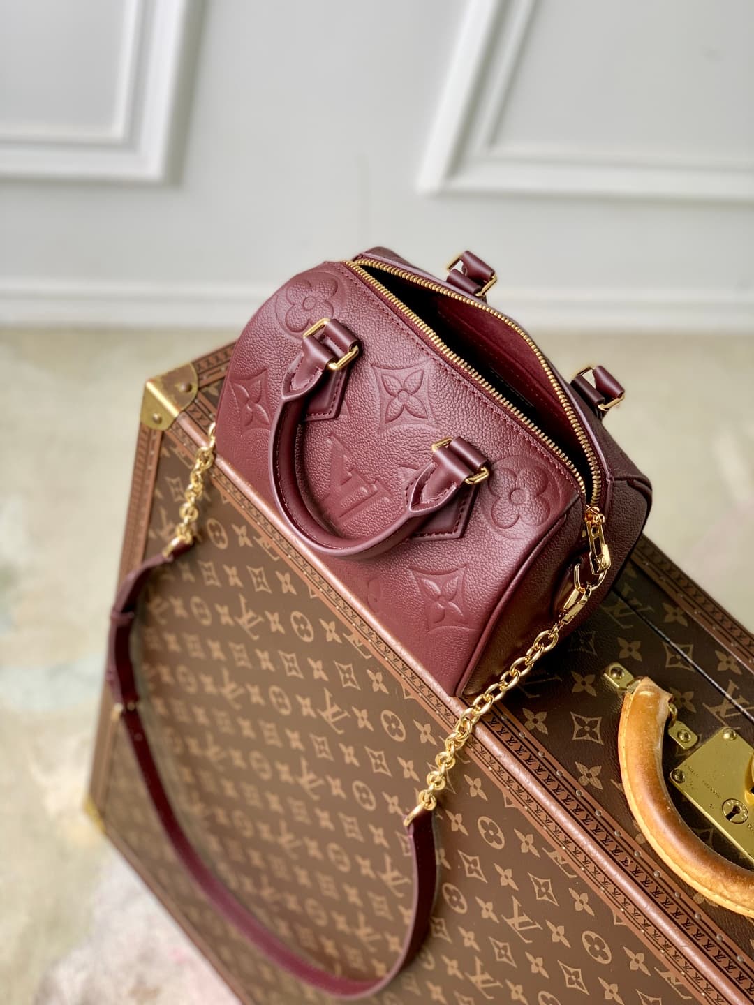 Louis Vuitton SPEEDY BANDOULIÈRE 20 Embossed grained cowhide leather M58953 Wine Red High