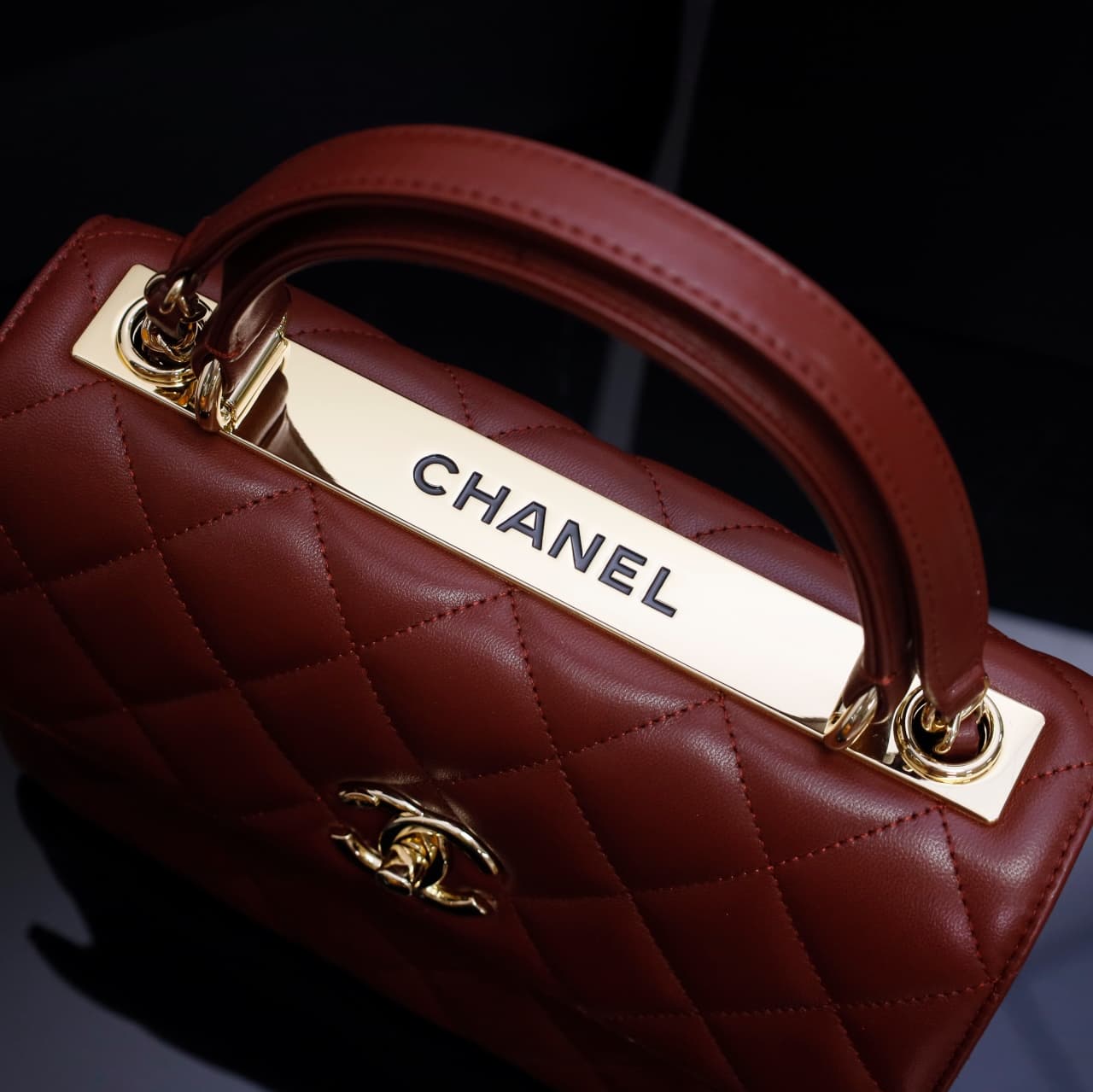 SMALL FLAP BAG WITH TOP HANDLE Lambskin Gold Metal Burgundy A