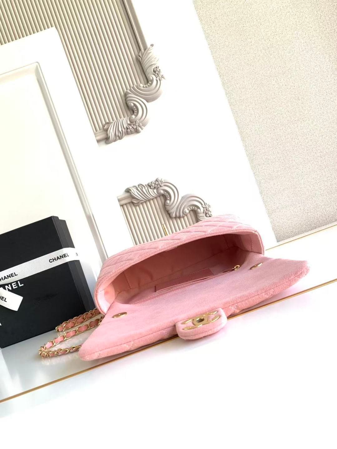 Chanel Classic Flap bag in Pink Suede & Gold-Tone Metal AS5987 A