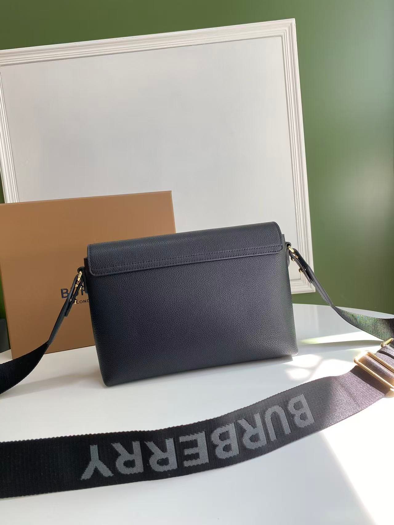 Burberry Note Bag Black High