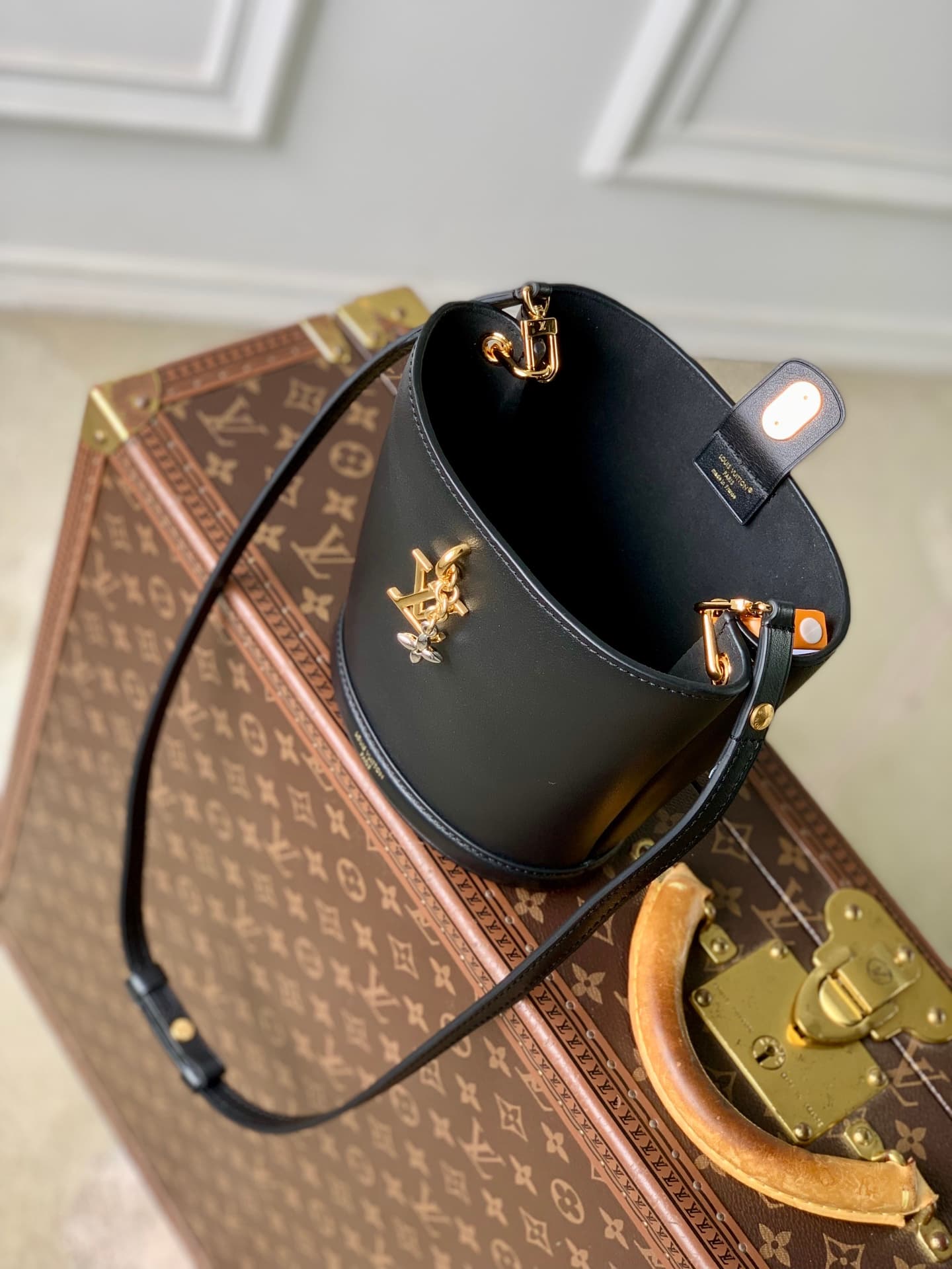 Louis Vuitton Bloom Mini Hobo Black Calfskin leather M27260 High