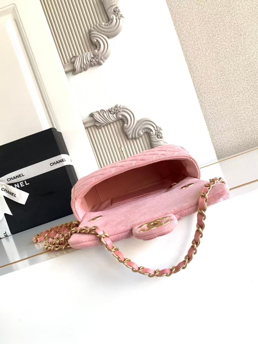 Chanel Classic Flap bag in Pink Suede & Gold-Tone Metal AS5989 A
