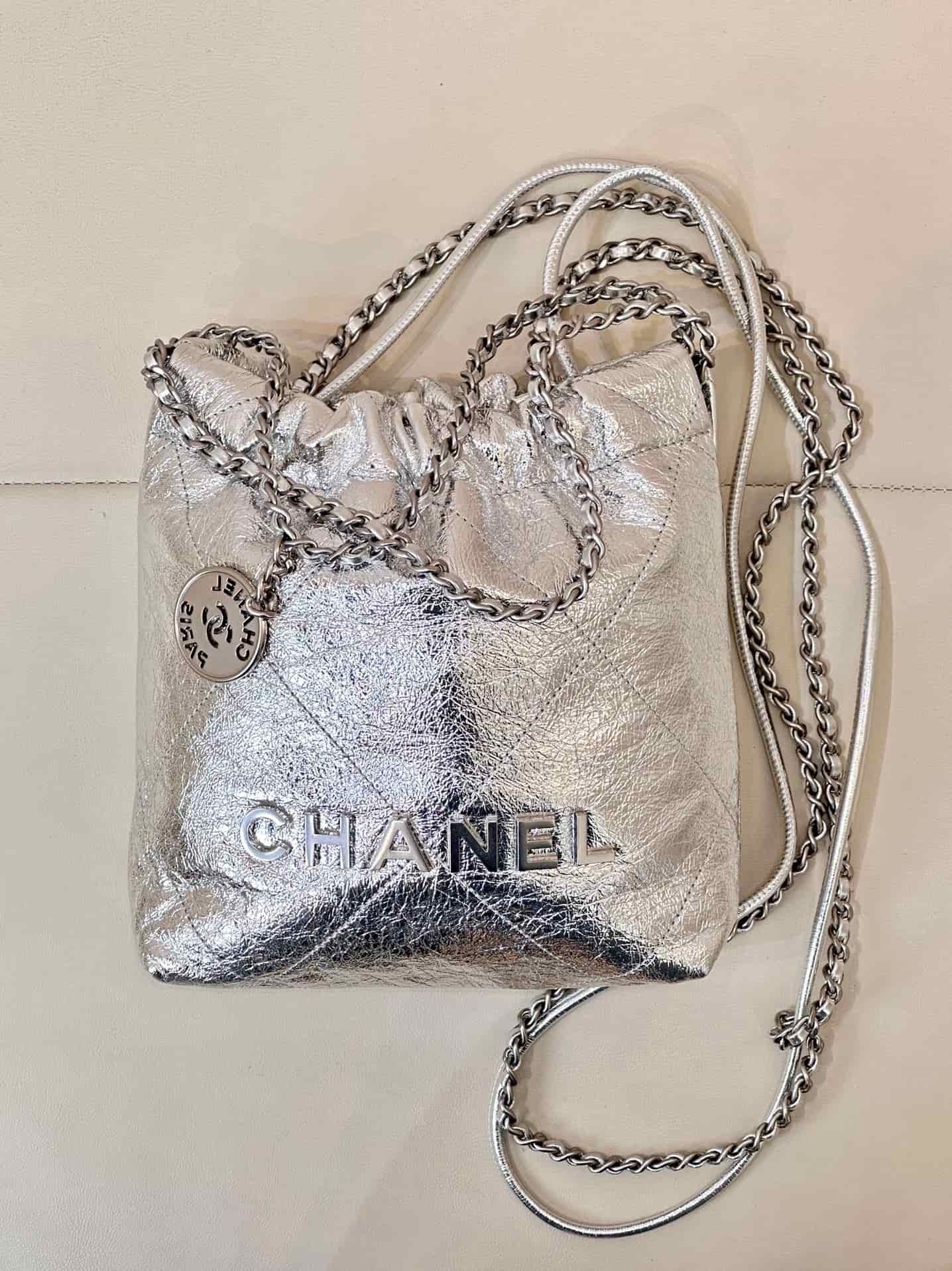 Chanel 22 MINI HANDBAG Metallic Calfskin & Silver-Tone Metal Silver AS3980 TOP