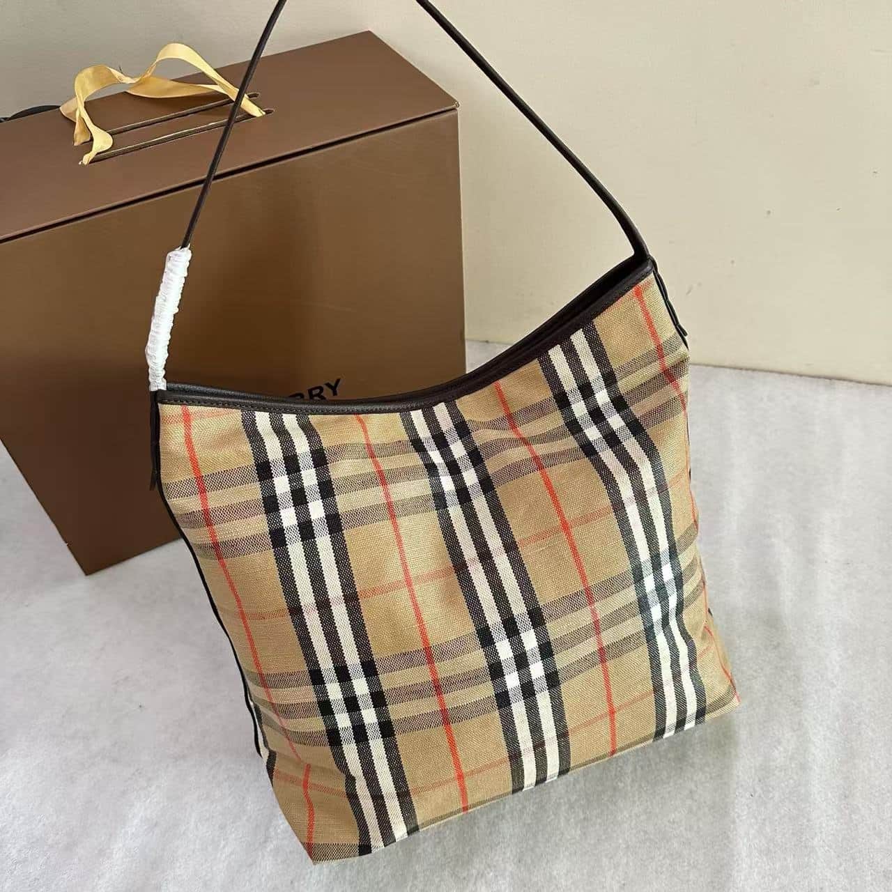 Burberry Highlands Shoulder Bag in Sand High