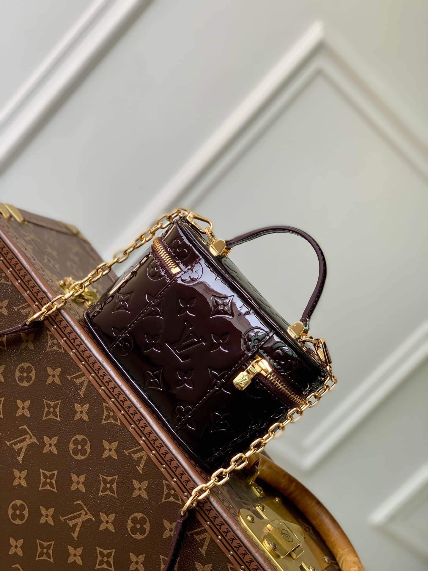 Louis Vuitton Vanity Chain Pouch Datewood Varnished cowhide leather M28334 High