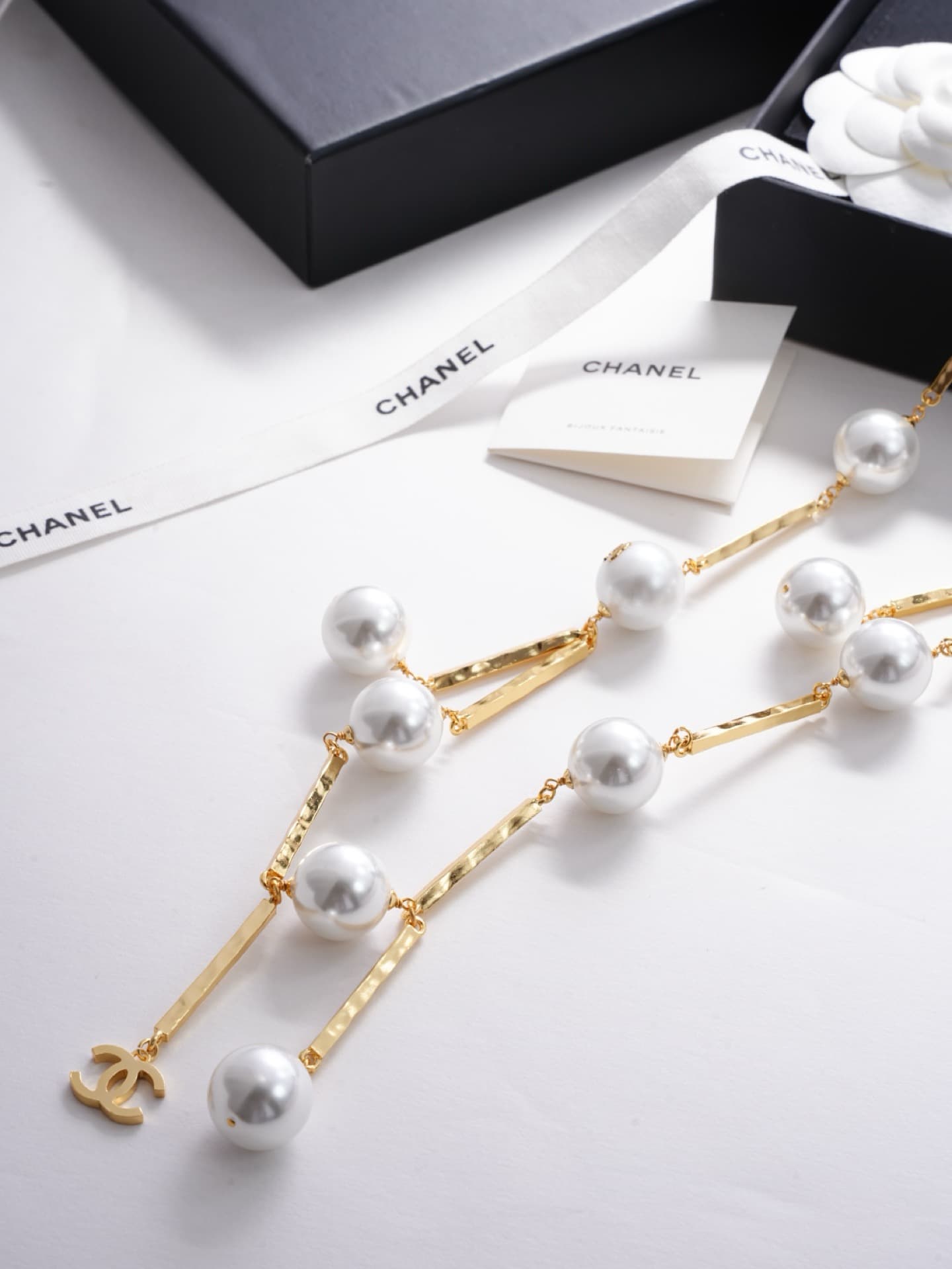 Chanel Necklace Metal & Resin Gold & Pearly White High