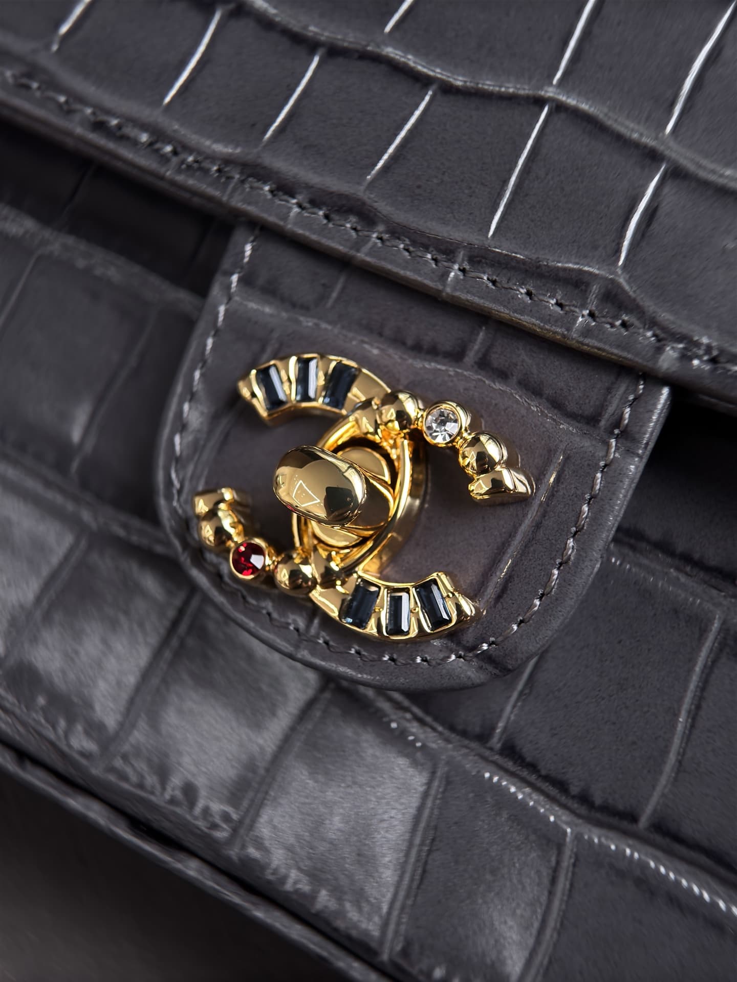 Chanel Flap Bag crocodile-embossed calfskin& Gold-Tone Metal Grey AS6340 A