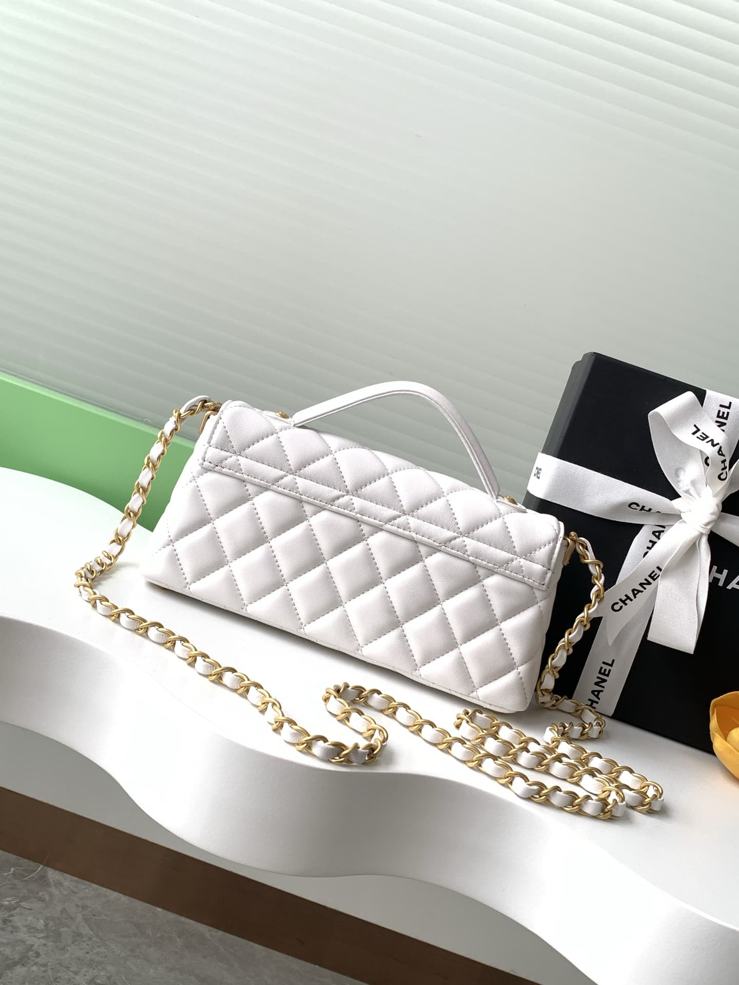 Mini FLAP BAG WITH TOP HANDLE Lambskin Gold-Metal AS5354 White A