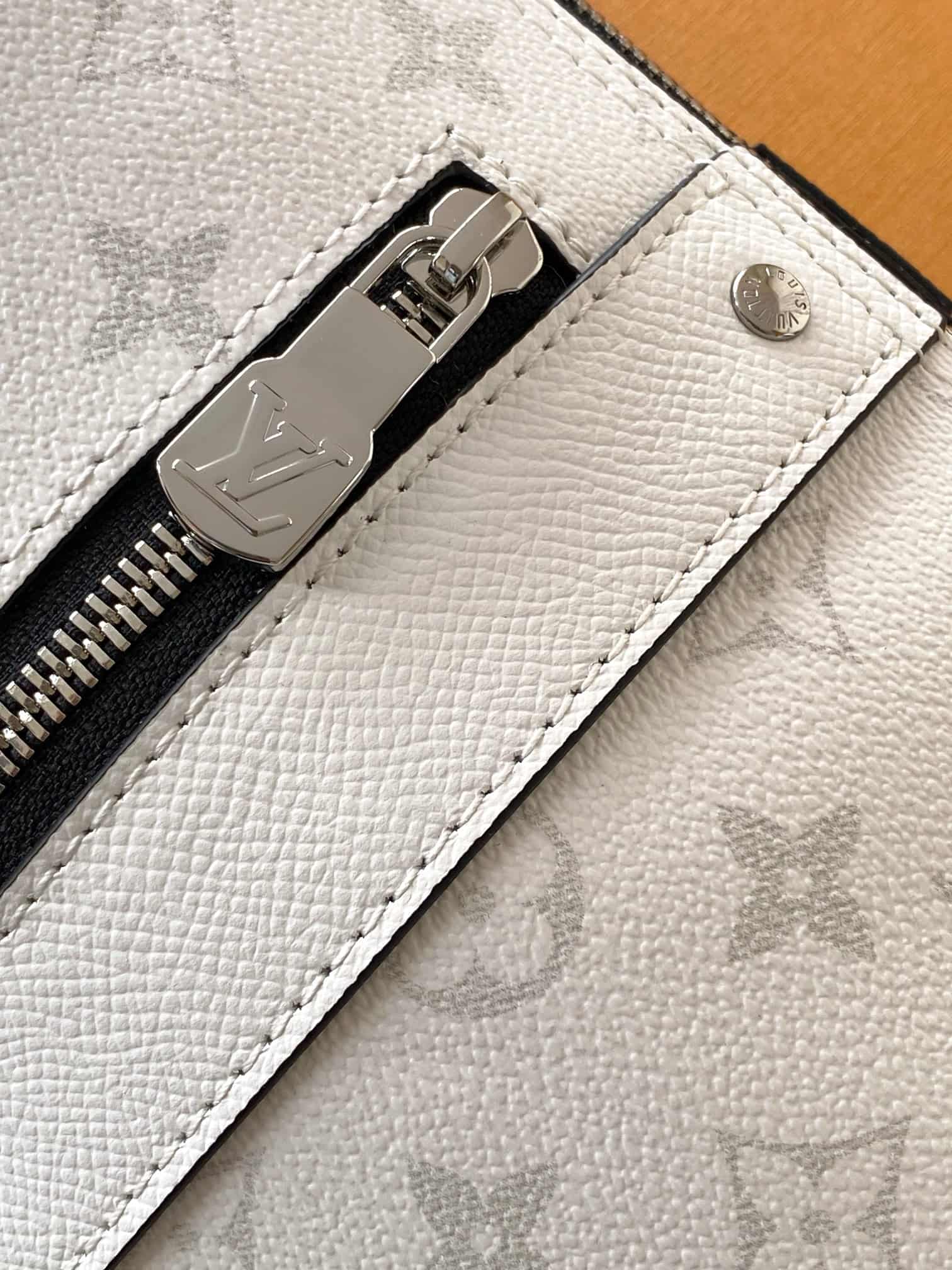 Louis Vuitton City Keepall Optic White Monogram coated canvas and Taigarama cowhide leather M27644 High