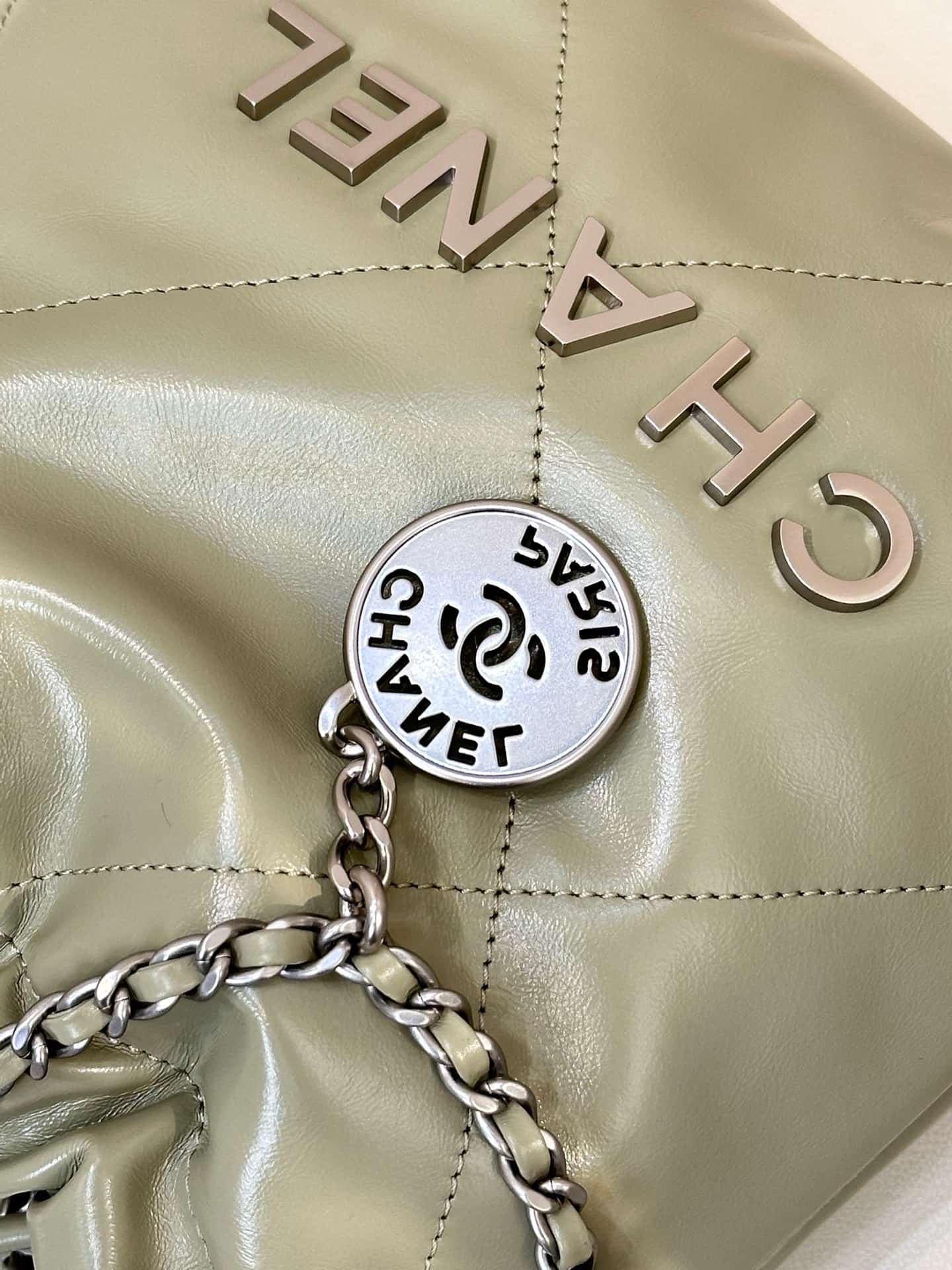Chanel 22 MINI HANDBAG Shiny Calfskin Khaki Green & Silver-Tone Metal AS3980 TOP