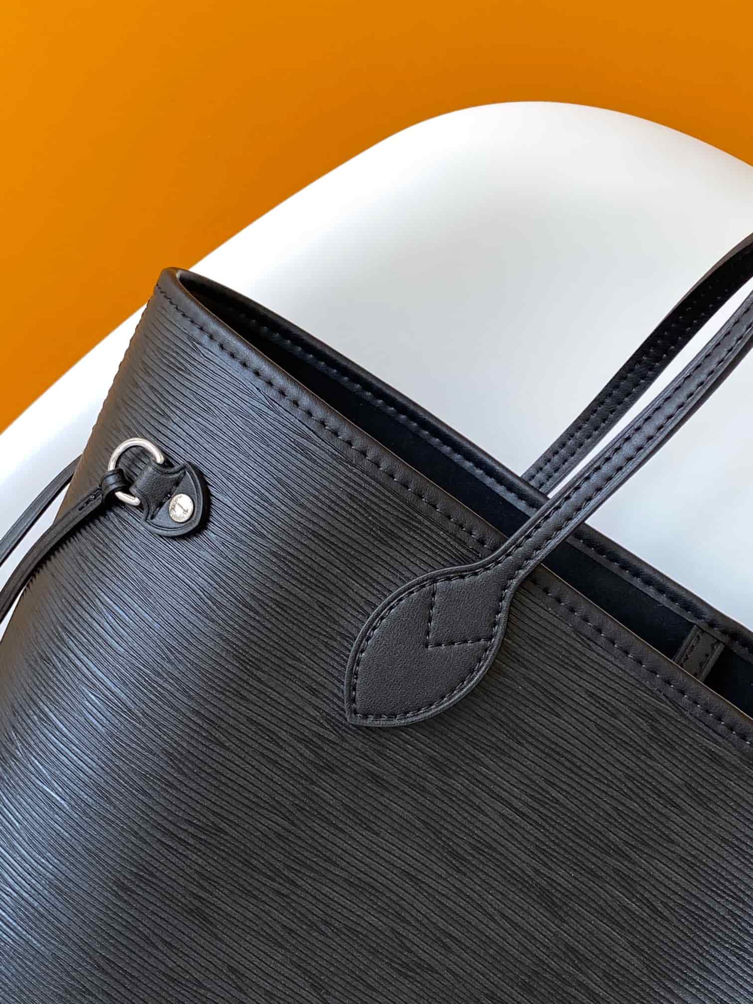 Louis Vuitton Neverfull MM Black Epi grained leather M11930 High