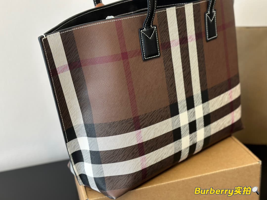 Burberry Medium Check Tote Dark birch brown