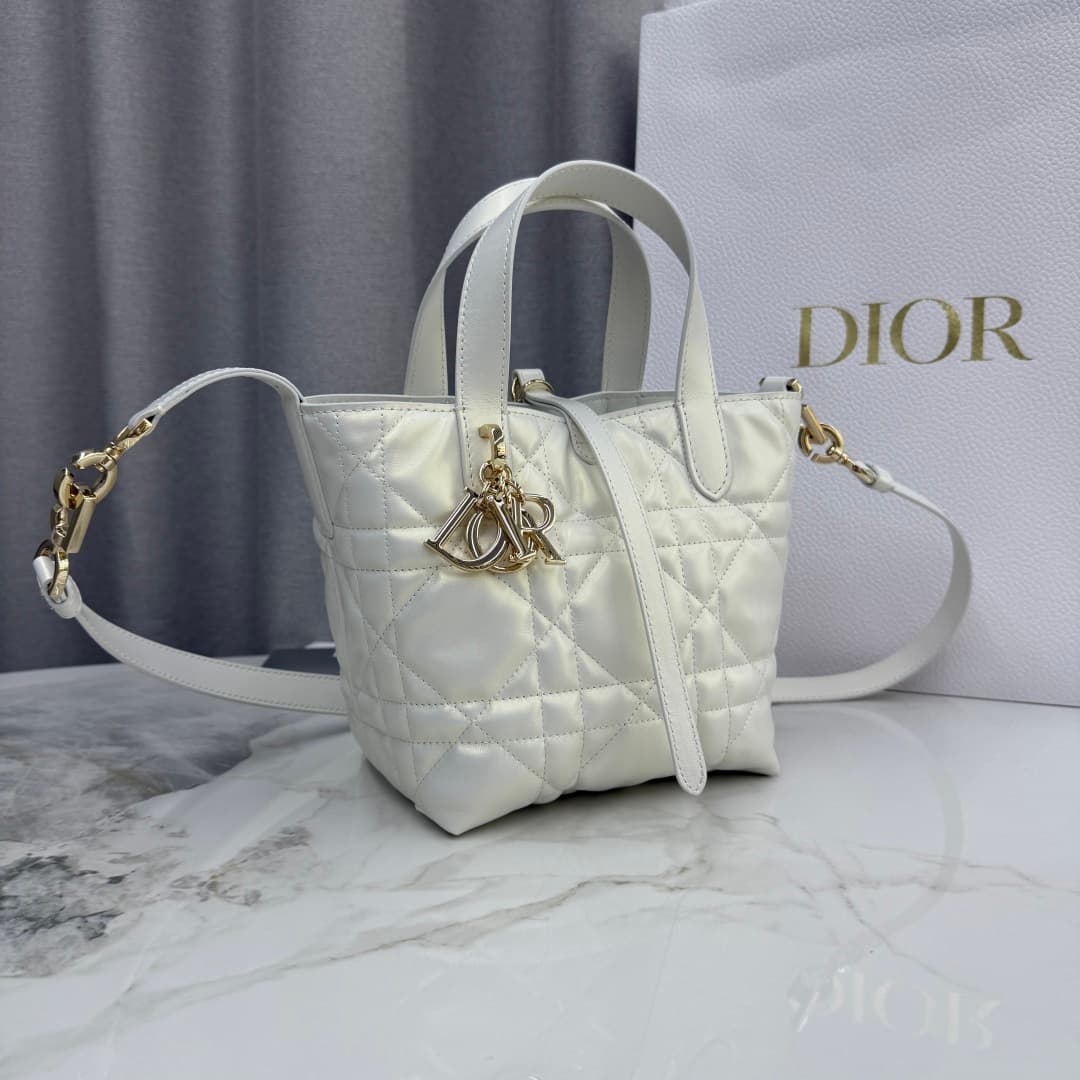 Small Dior Toujours Vertical Tote Bag Pearl White Macrocannage Calfskin M2835 High