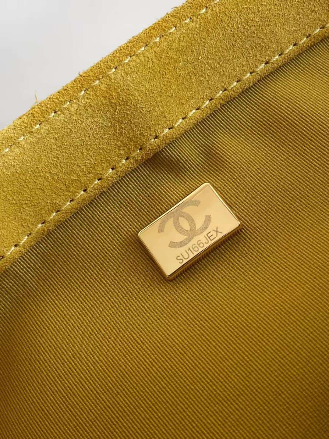 Chanel Classic Flap bag in Yellow Suede & Gold-Tone Metal AS5987 A