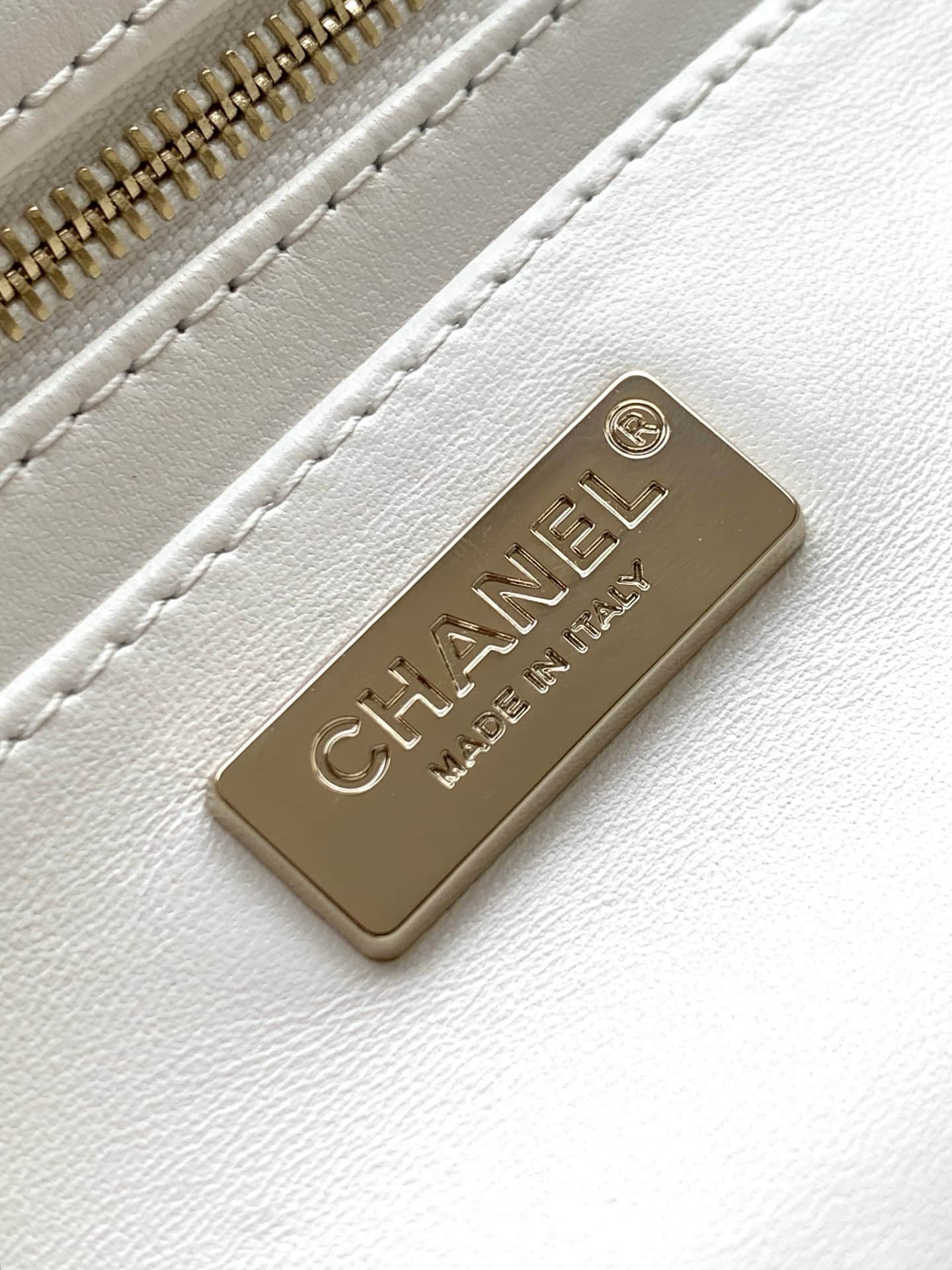 Chanel Small Flap Bag & Gold-Tone Metal Pink AS4561 A
