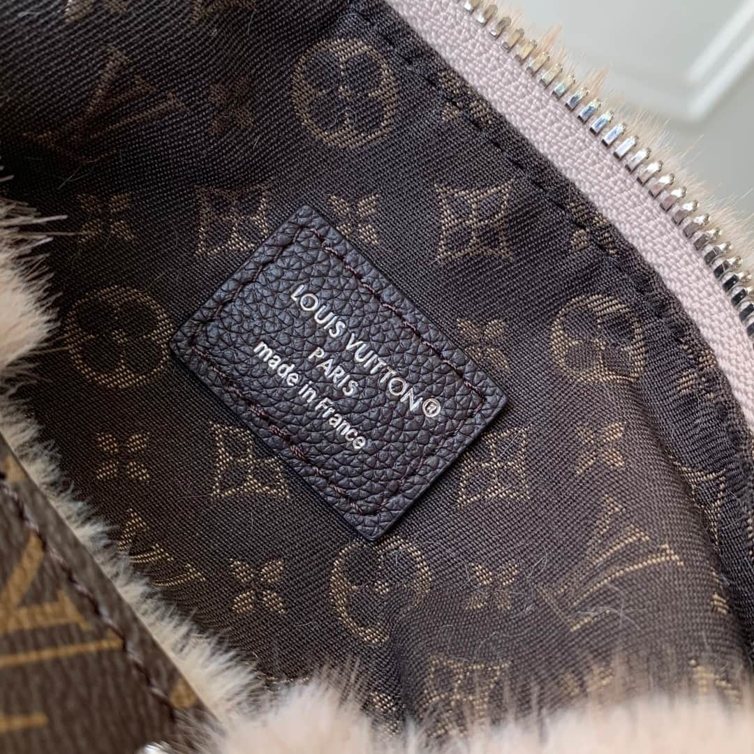 Louis Vuitton Hills Pochette in soft mink fur M15031 High